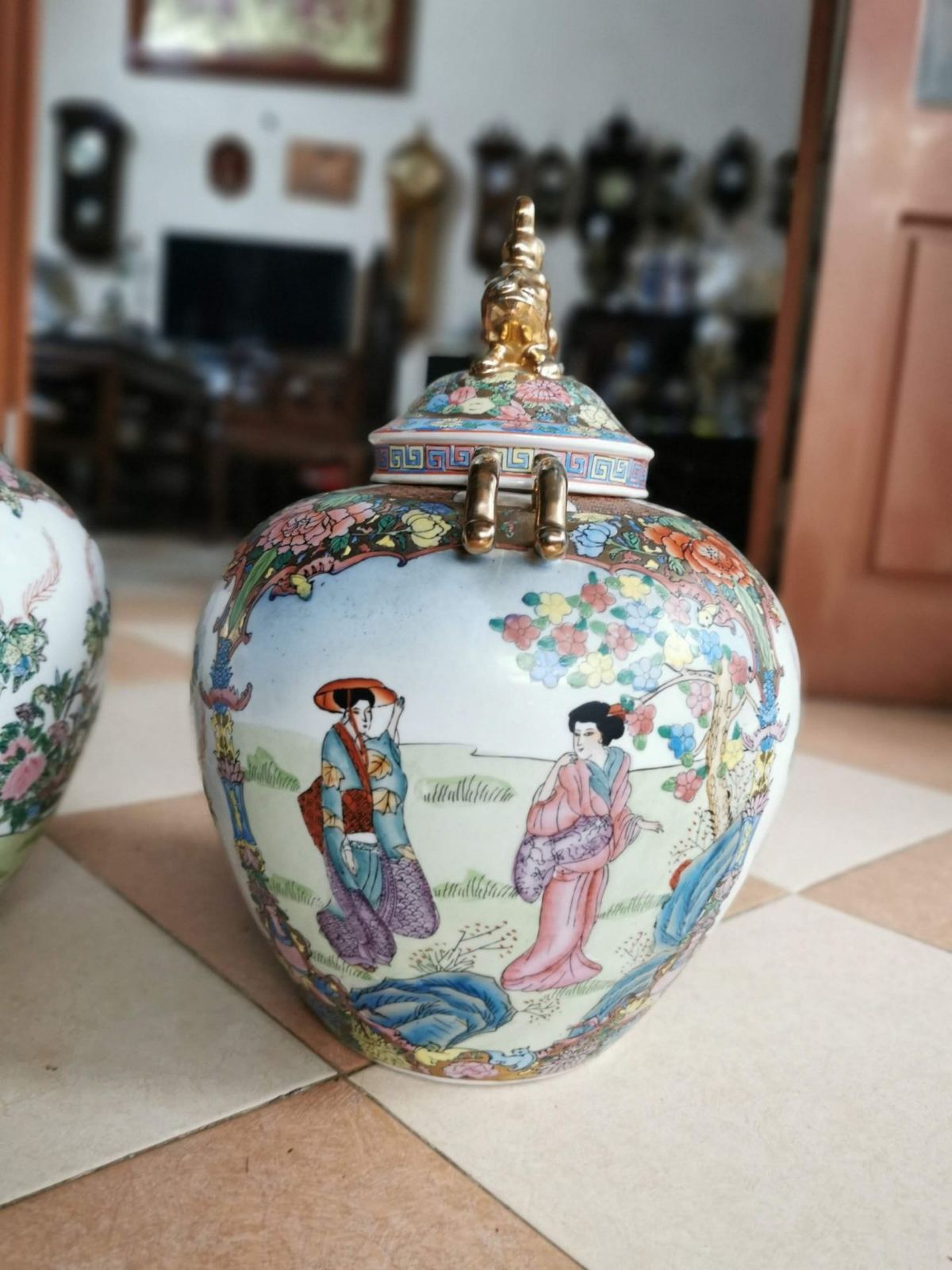 Cặp bình sứ tàu xưa – ảnh 4