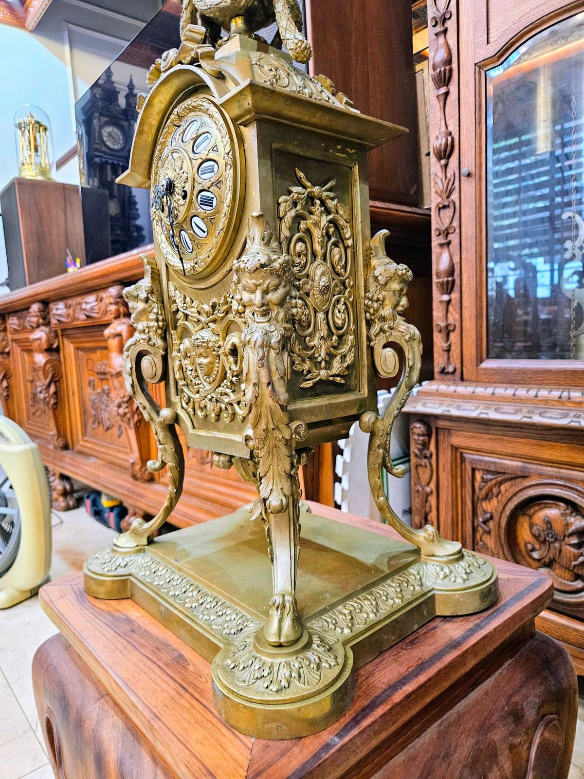 Một chiếc đồng hồ để bàn đến từ nước Pháp – ảnh 3