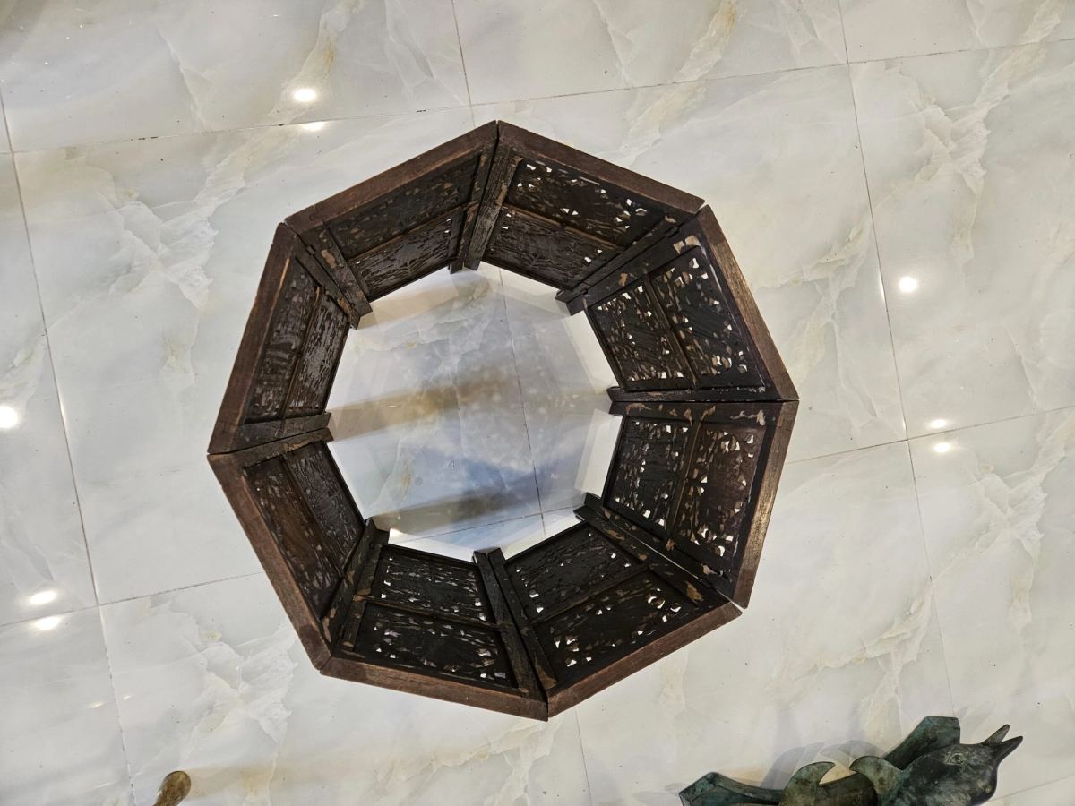 Bàn gỗ độc đáo – ảnh 2