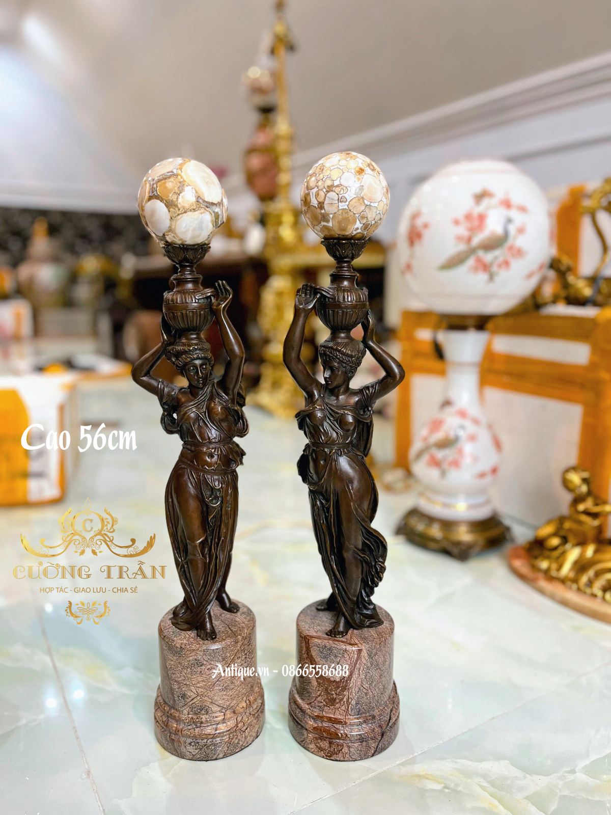 Cặp tượng đồng thiếu nữ nâng bình Pháp – ảnh 1