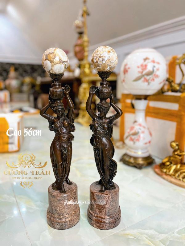 Cặp tượng đồng thiếu nữ nâng bình Pháp – ảnh 1
