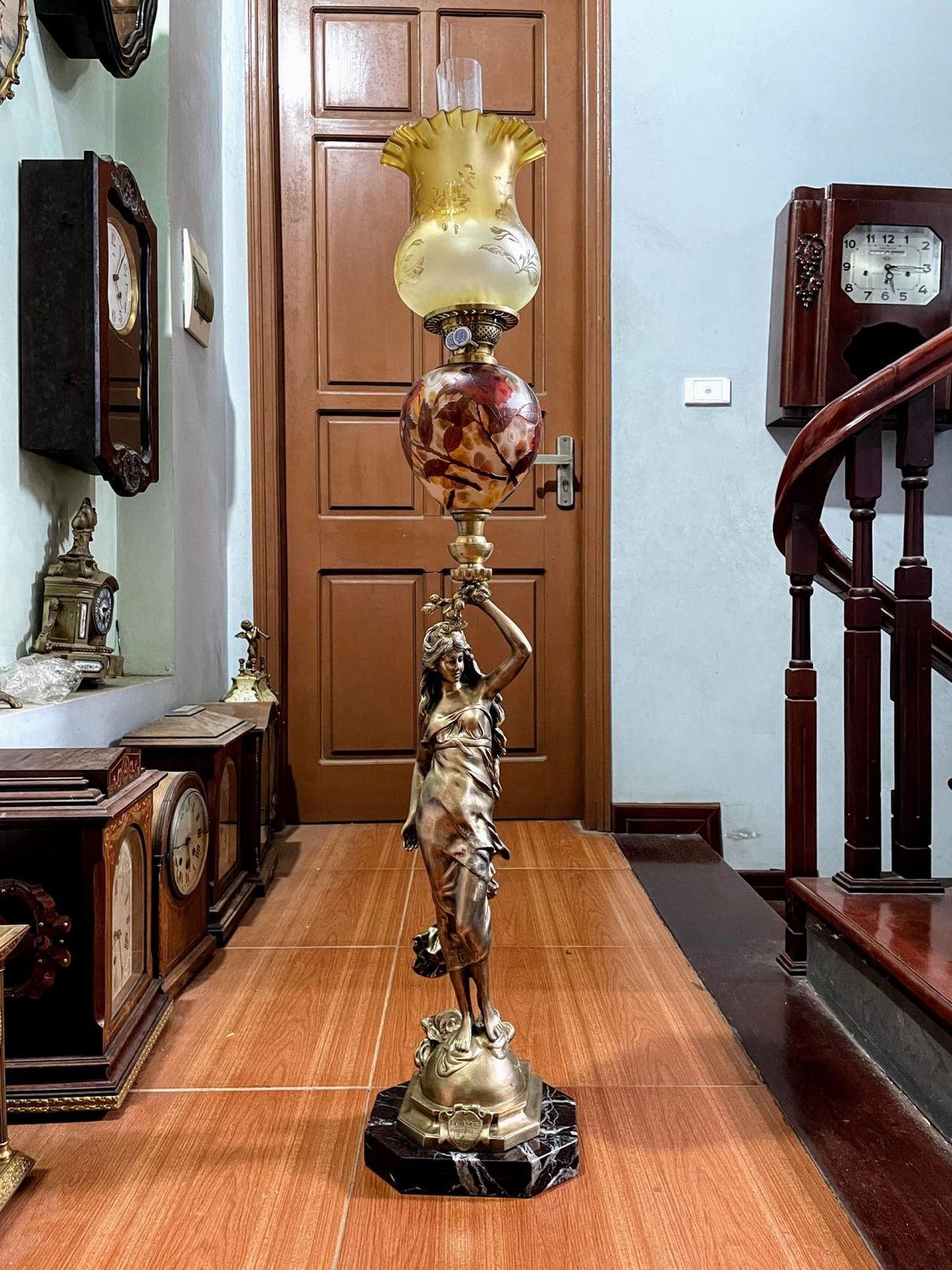 Đèn dầu tượng thiếu nữ – ảnh 1