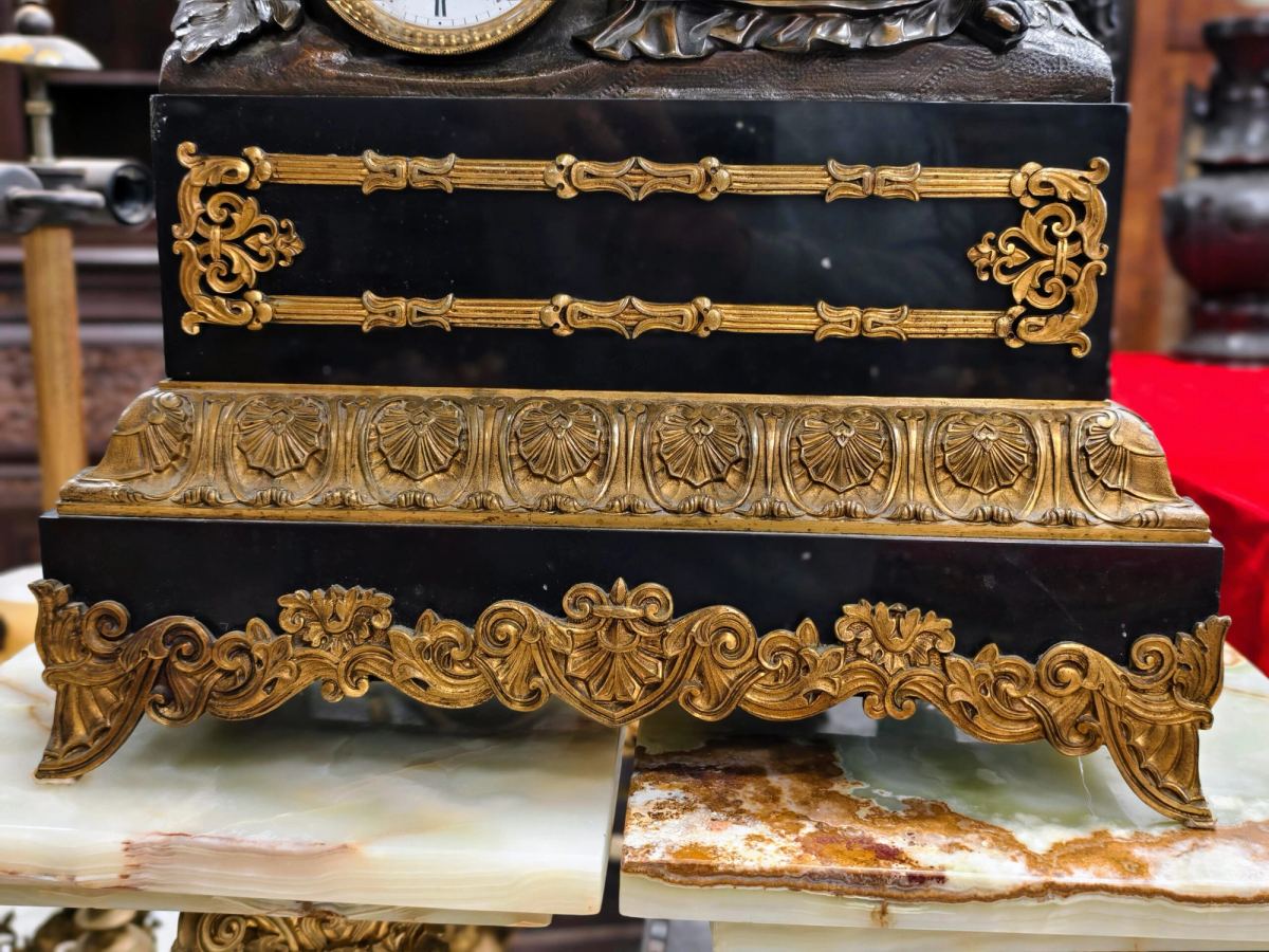 Một chiếc đồng hồ tượng cổ điển với thiết kế tinh xảo Pháp – ảnh 7