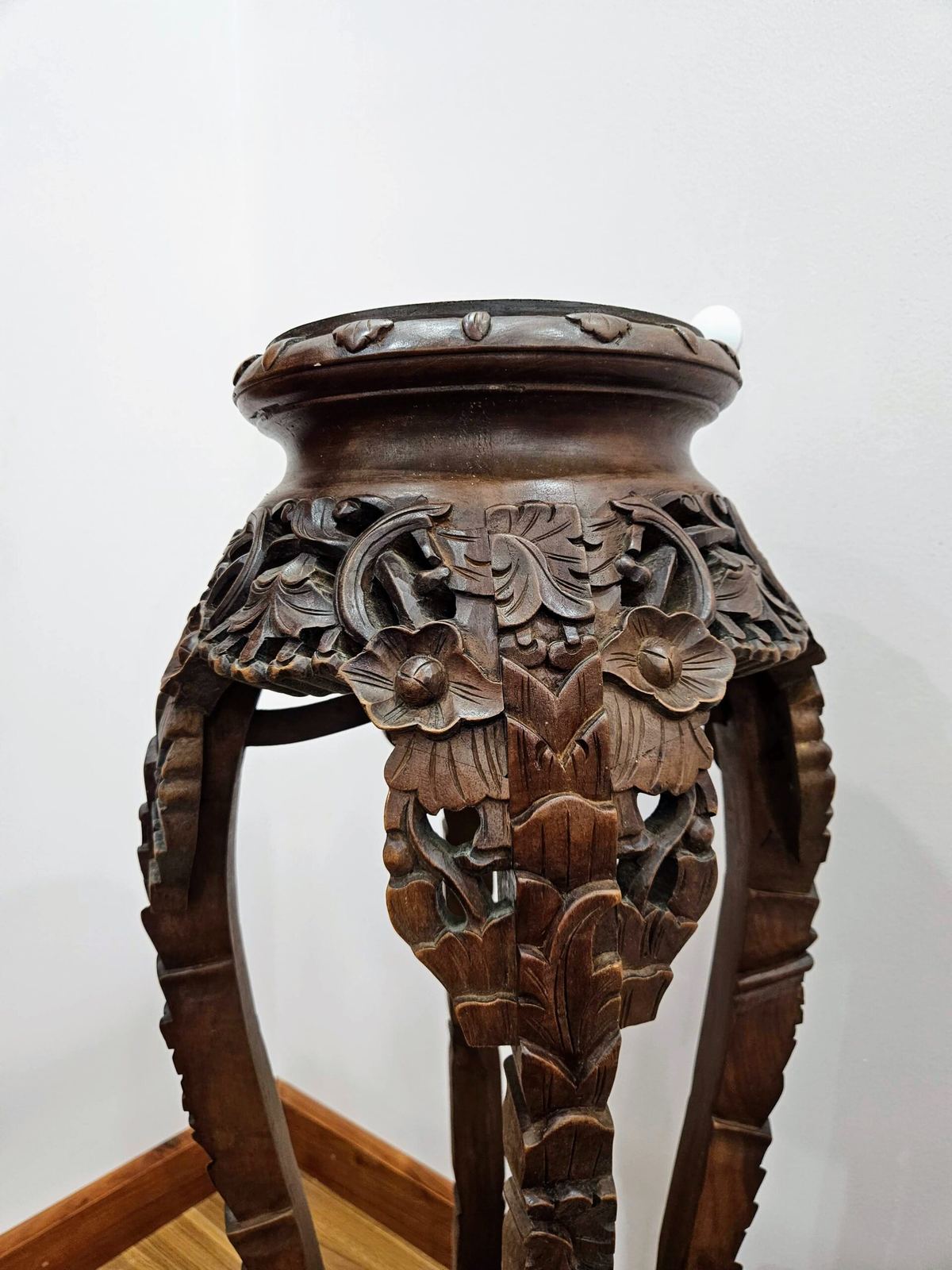 Một chiếc đôn gỗ, cao 94.5cm – ảnh 2