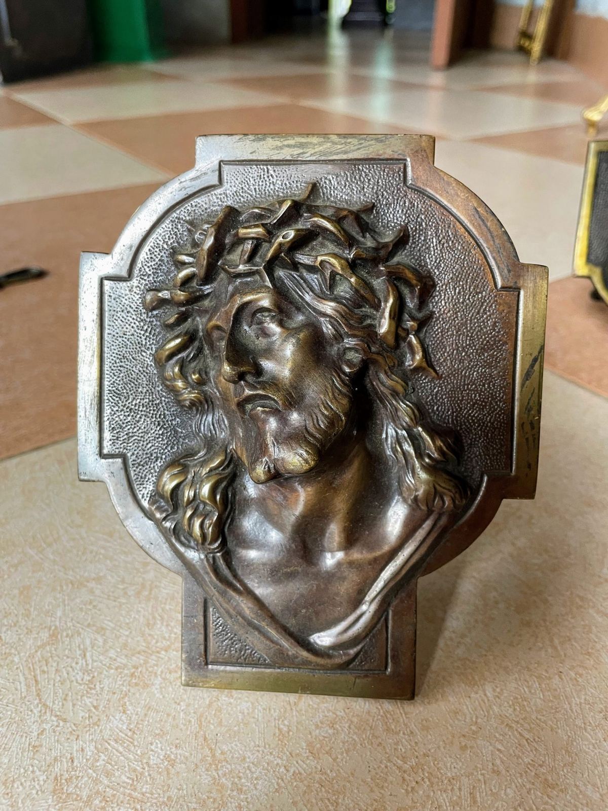 Phù điêu Jesus – ảnh 2