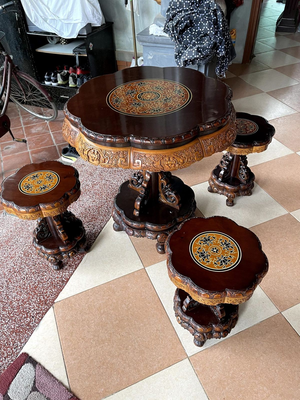 Bộ bàn ghế – ảnh 1