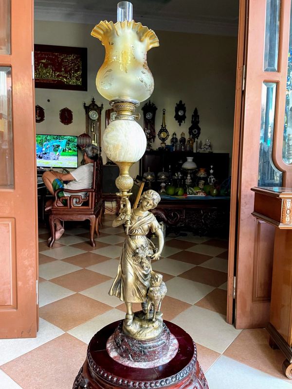 Đèn tượng cô gái chăn cừu – ảnh 1