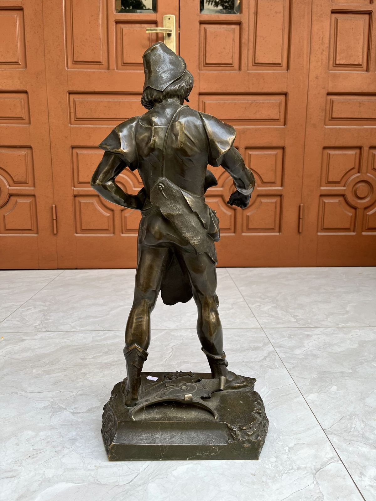 Tượng thợ rèn – ảnh 5