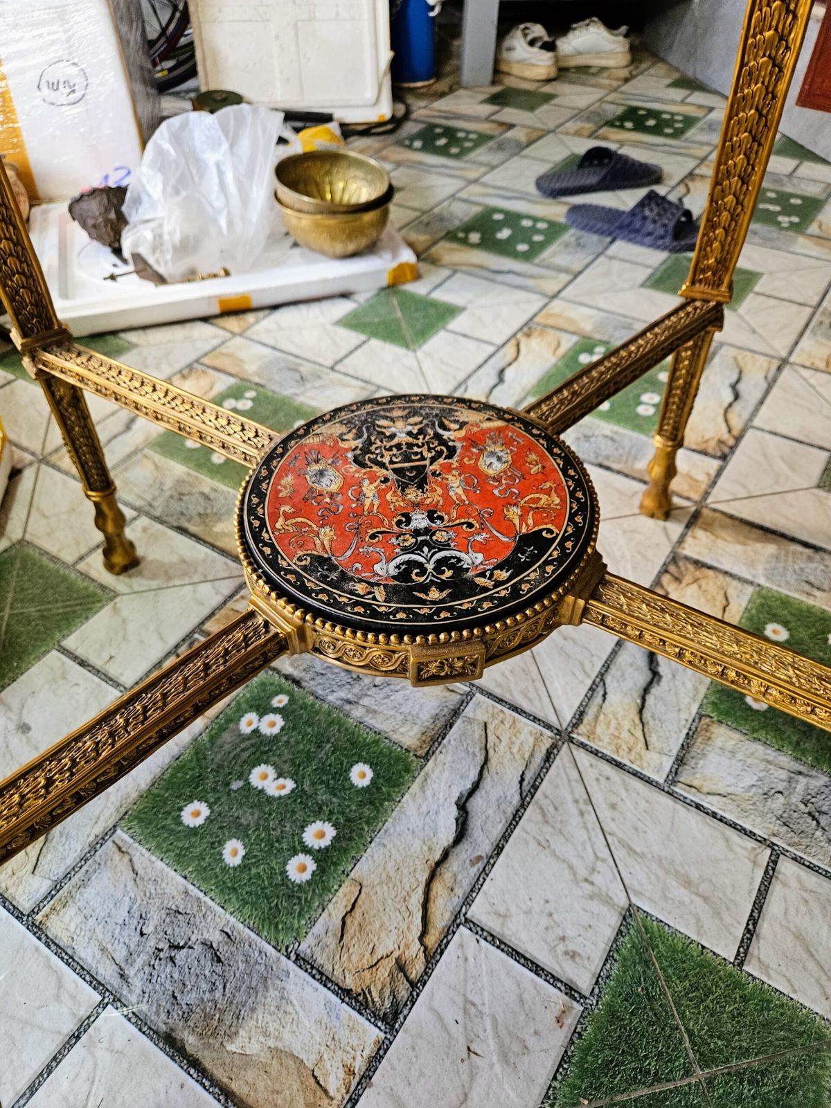 Chiếc bàn đồng – ảnh 4