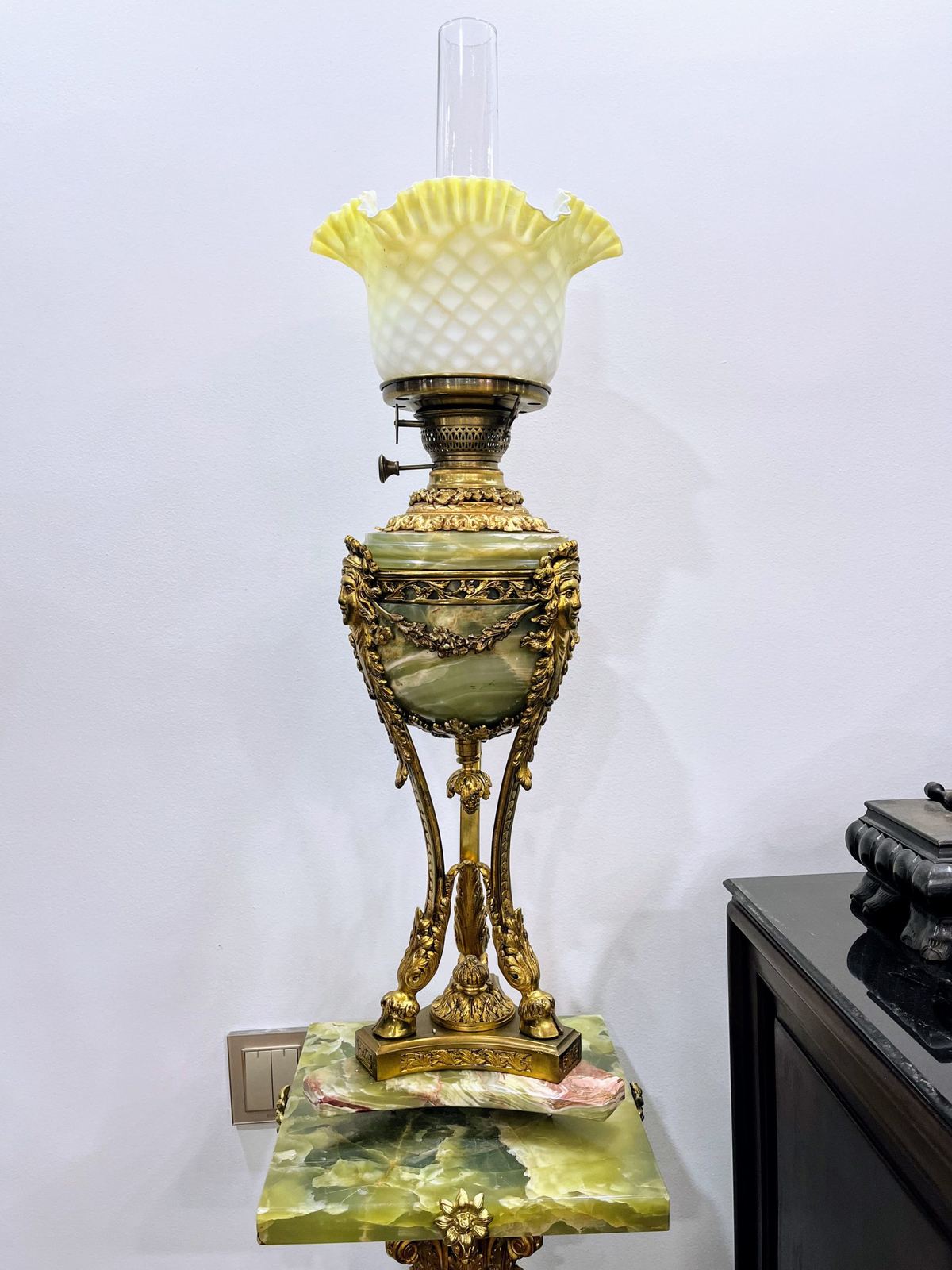 Một chiếc đèn dầu Pháp – ảnh 2