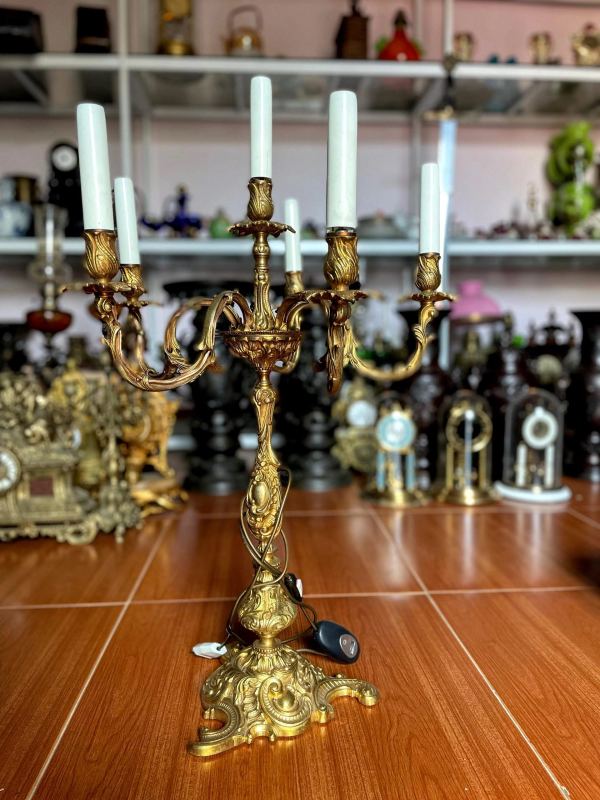 Chân nến điện – ảnh 1