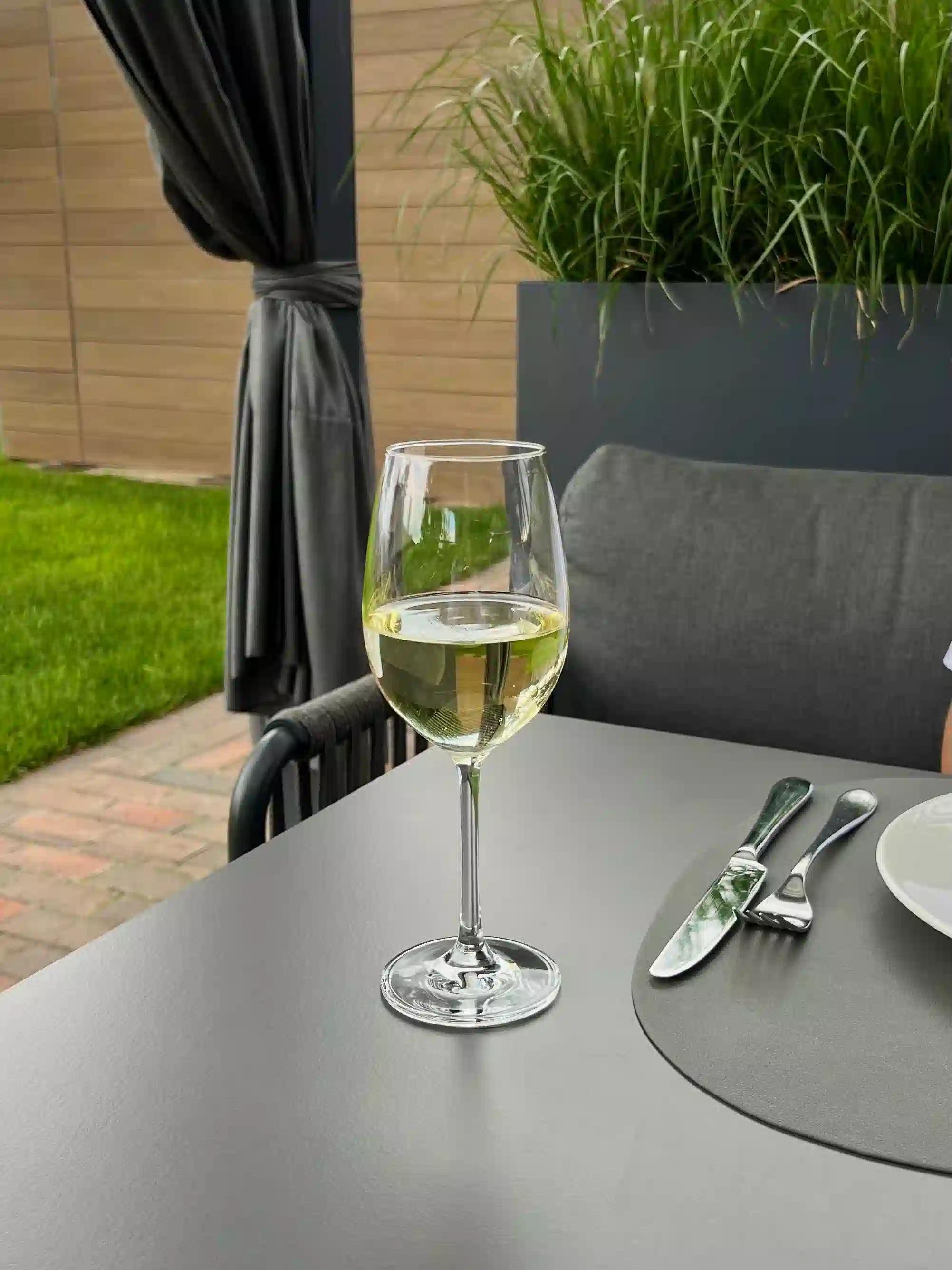 Universal White Glass