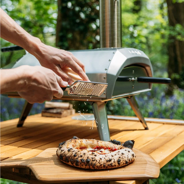 Ooni Karu 12 portable pizza oven