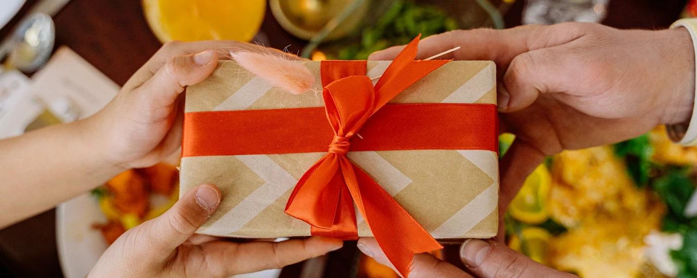 Client Gifting: The Ultimate Strategy Guide
