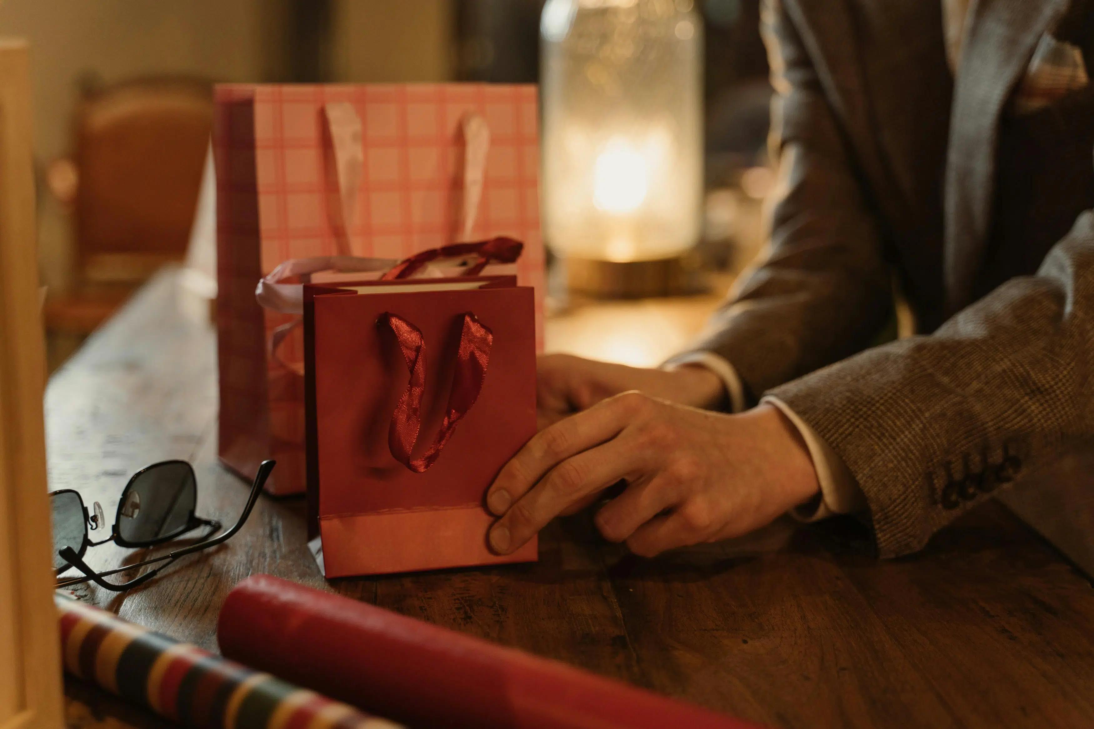 How to Choose the Best Gifts for Men