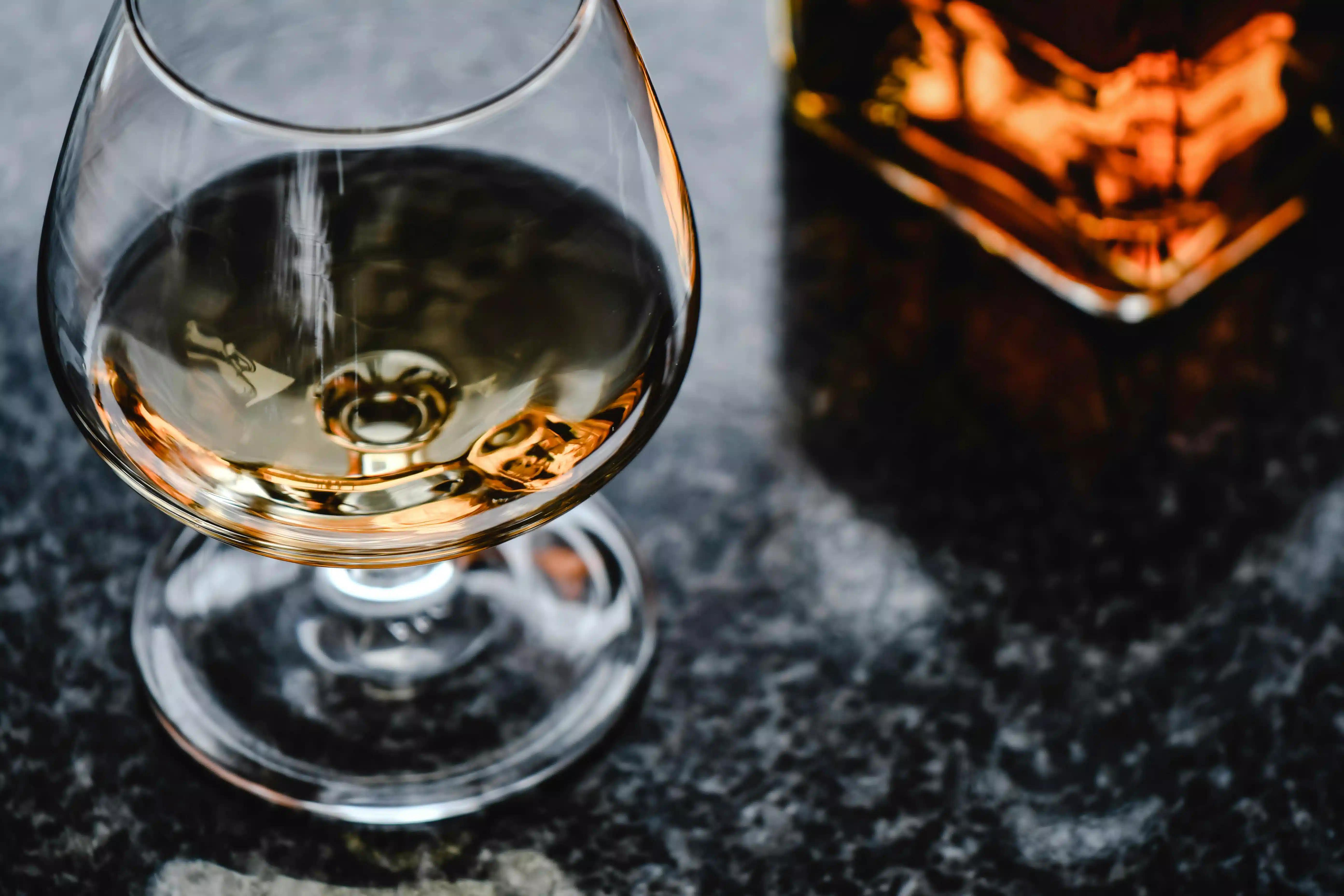 Snifter glass for whiskey and other spirits