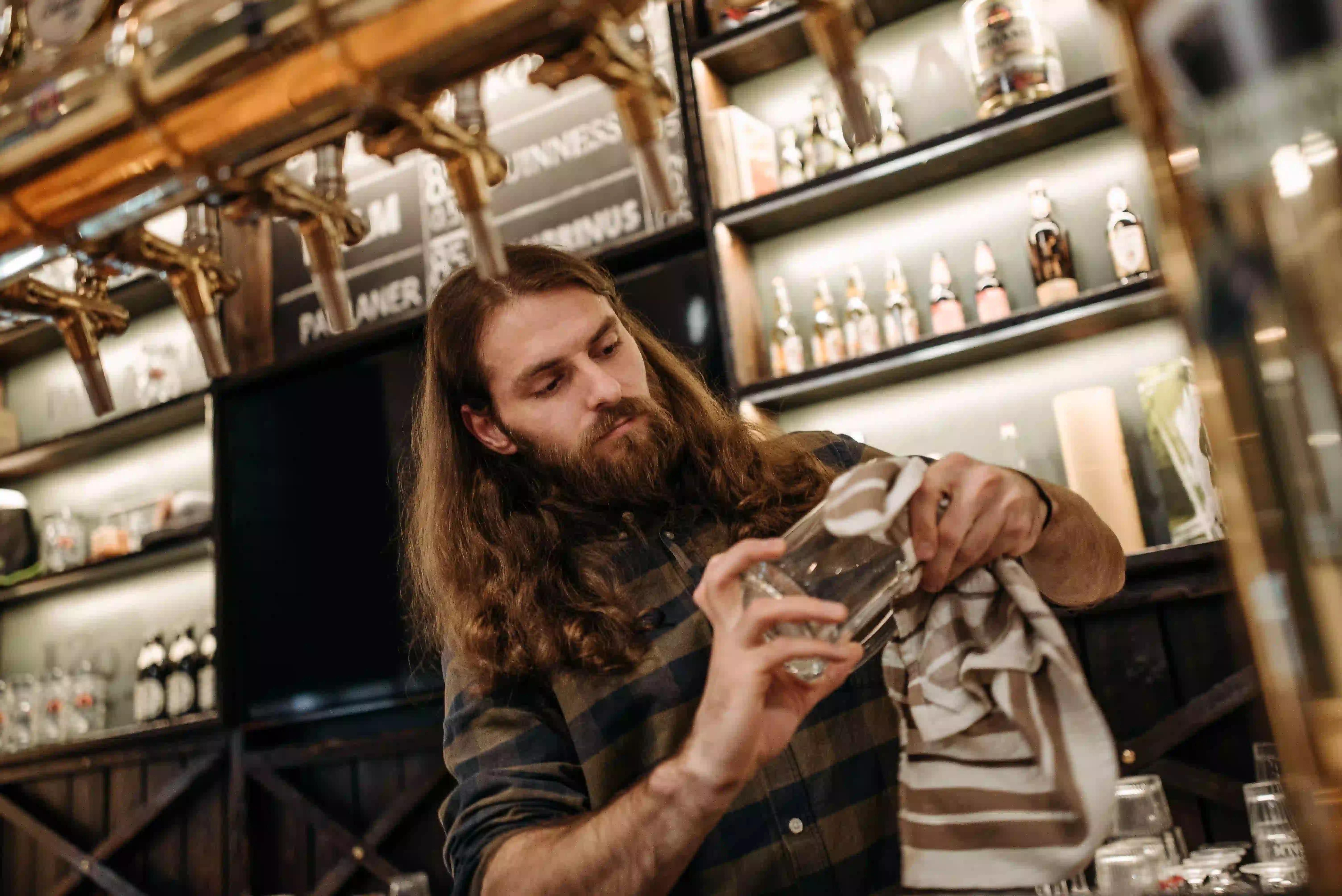 How to care for whiskey glasses