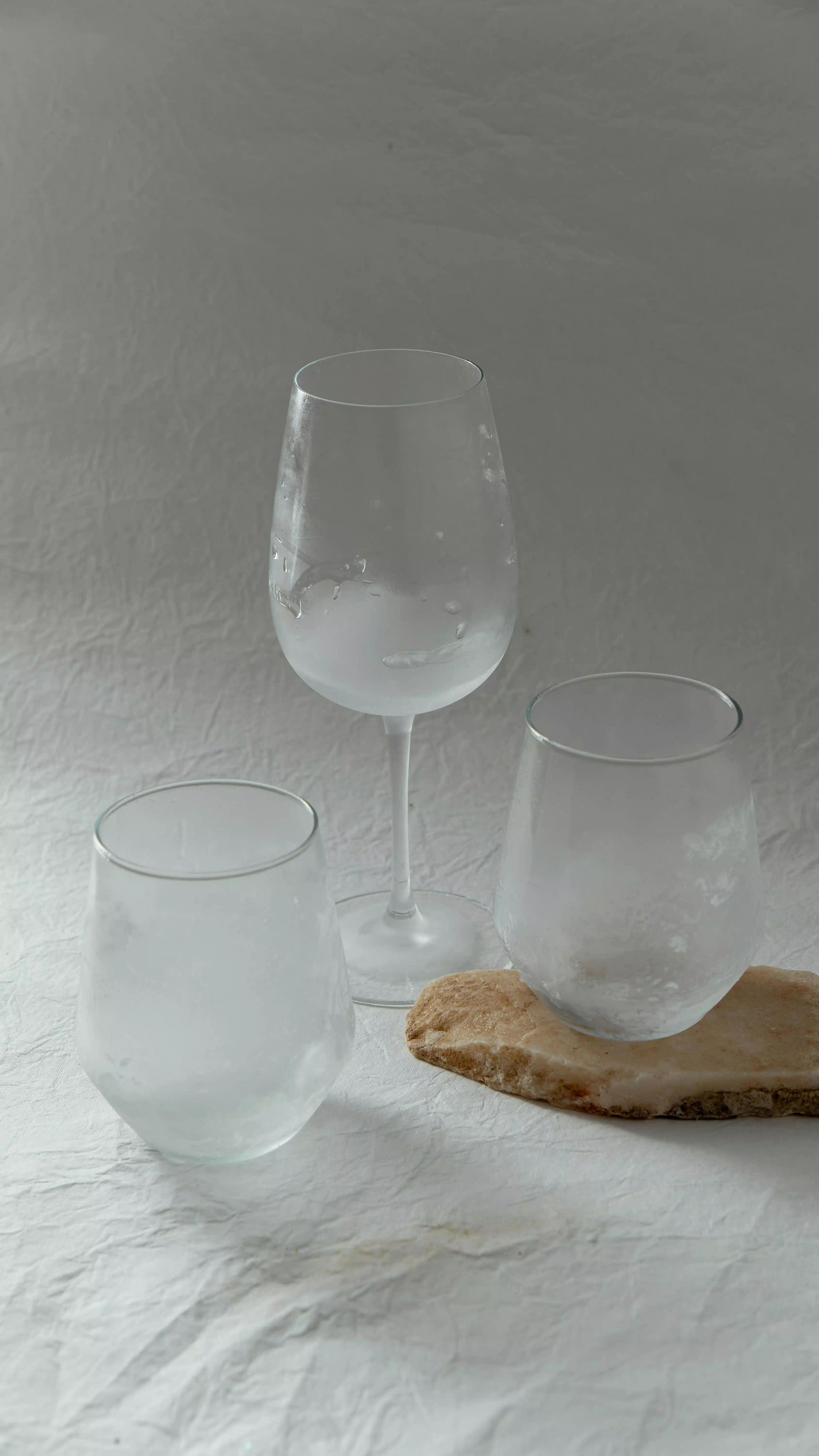 Stemless vs Stemmed Wine Glasses