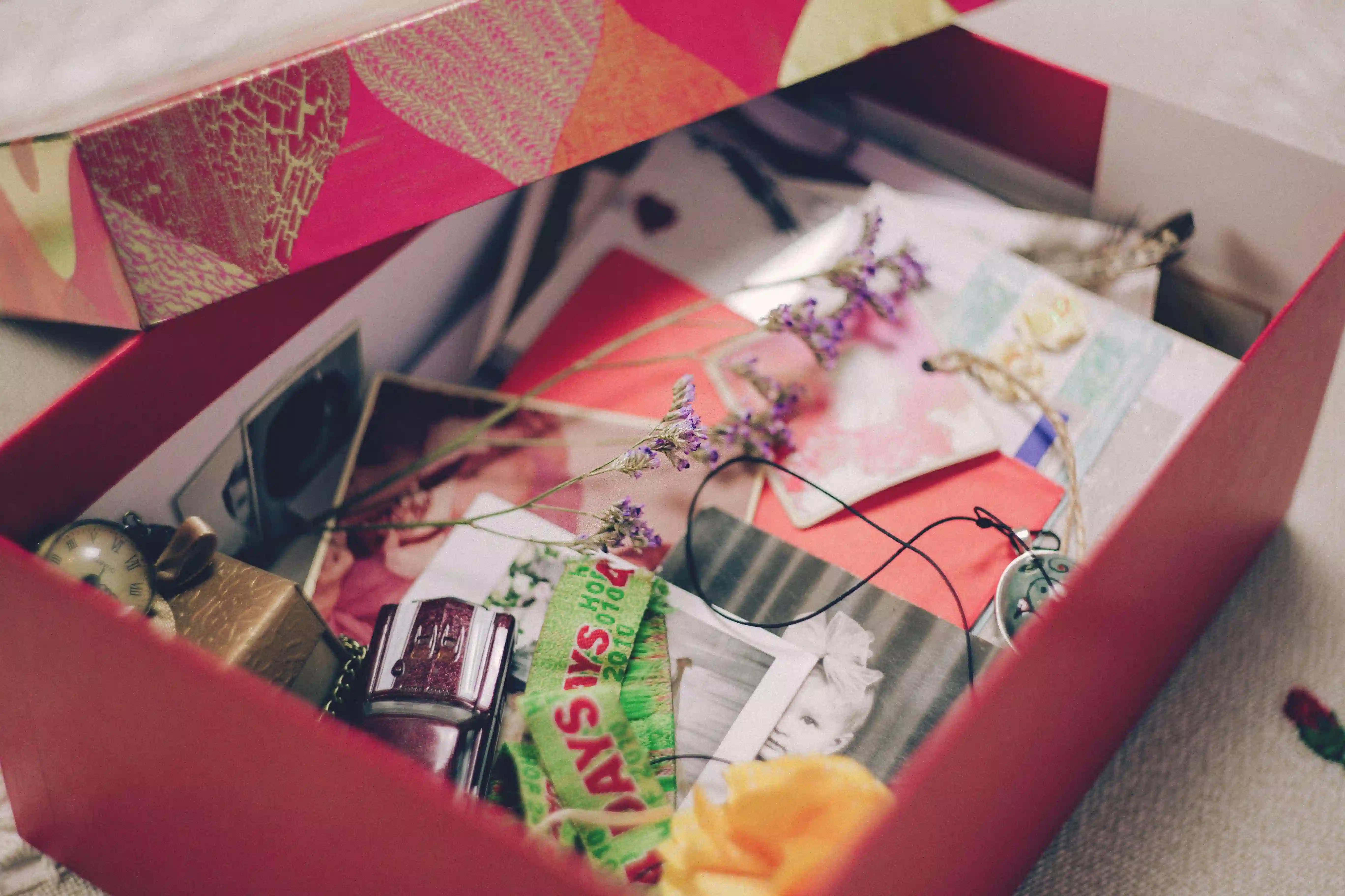 Handwritten letters and keepsafe boxes for unique gifts