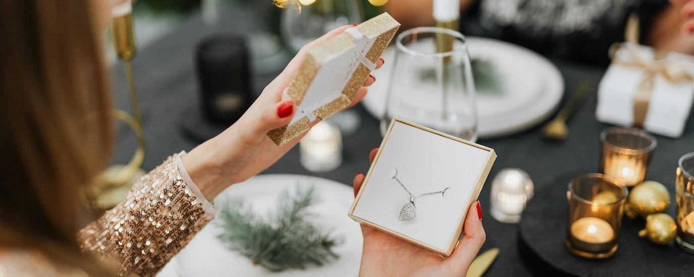 The Best Engravable Gifts for Women She'll Treasure