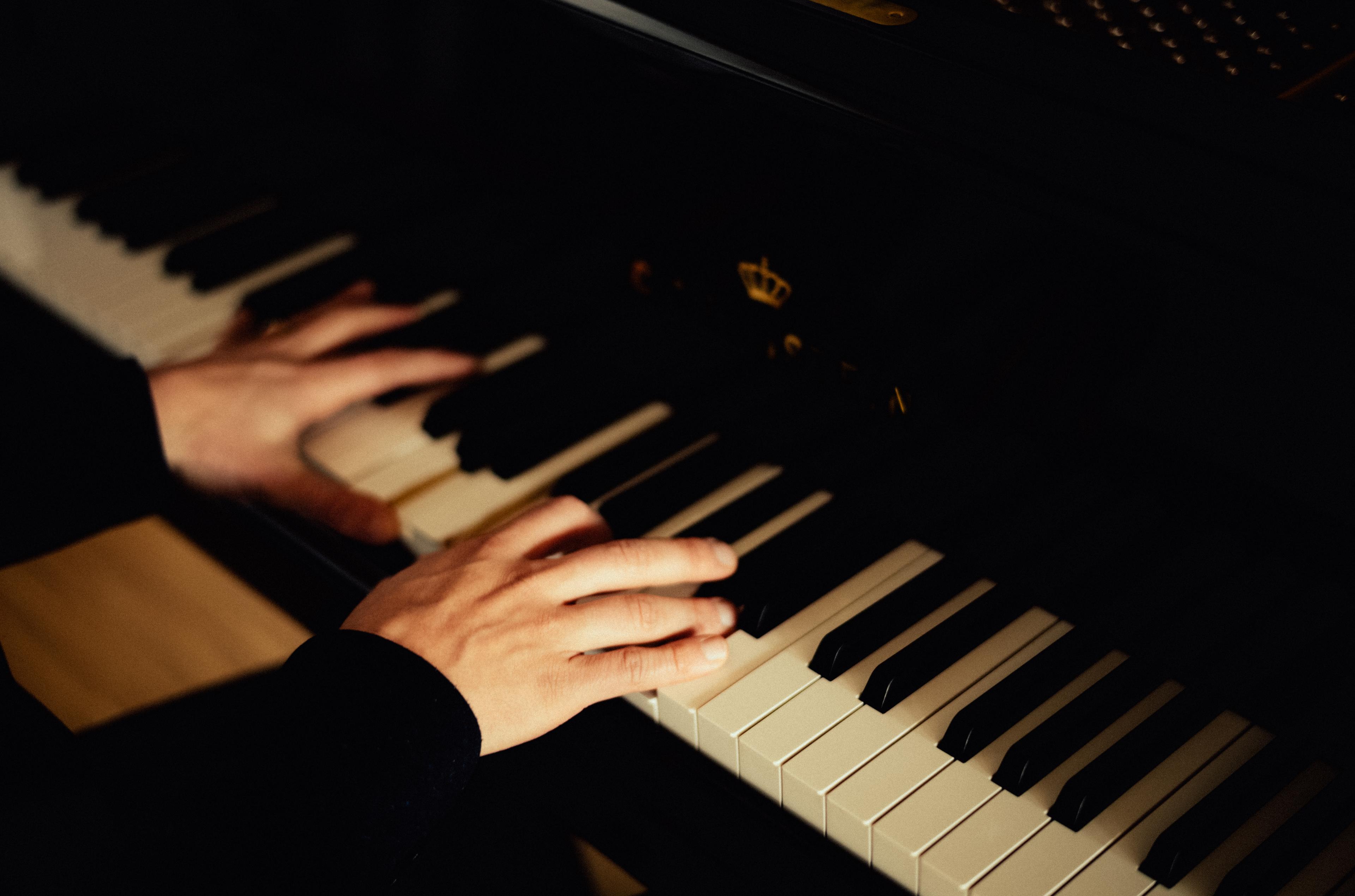 Johannes von Ballestrem hands