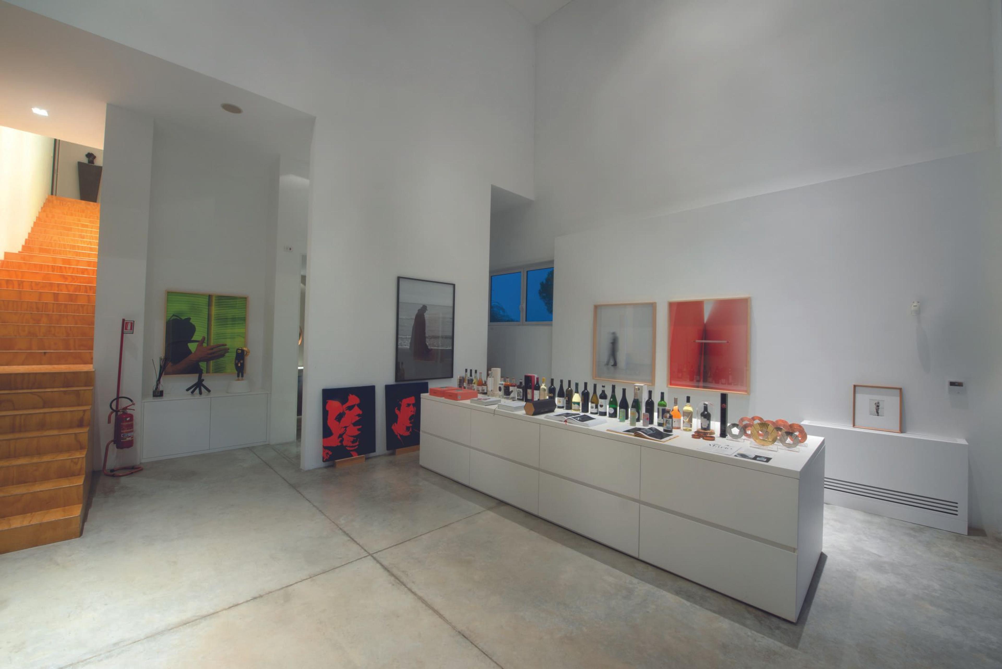 Nestled in the countryside of Spoltore, it represents a habitat open to artistic contaminations where research of meanings, market analysis, enhancement of biodiversity and sublimation of printing processes generate labels that are unique in their target markets. With more than 200 international awards received, Spazio Di Paolo is a global benchmark for cutting-edge packaging design. Original projects that are aimed at industrial reproducibility and maximum fidelity of the image with the product, for the enhancement of Brands and their perfect market positioning.