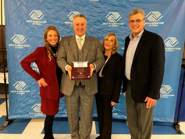 Image Alumni Plaque Photo