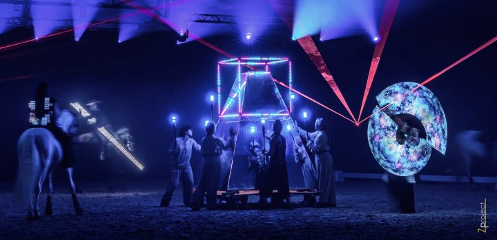 Volledige cast tijdens de lichtfinale
