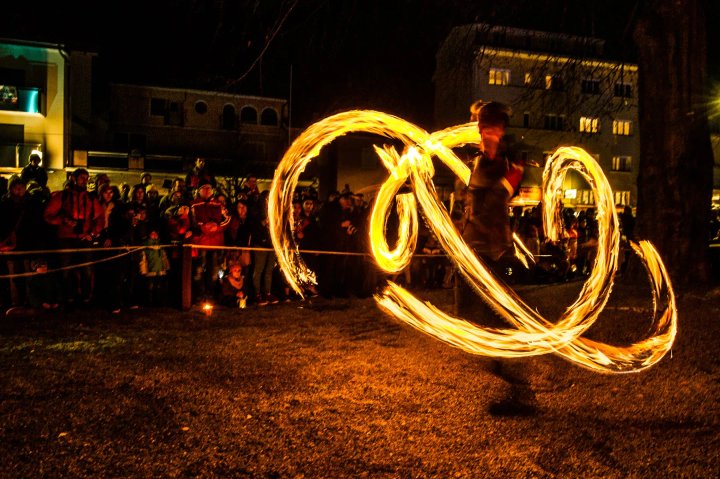 Vuur dansers sfeerbeeld 12