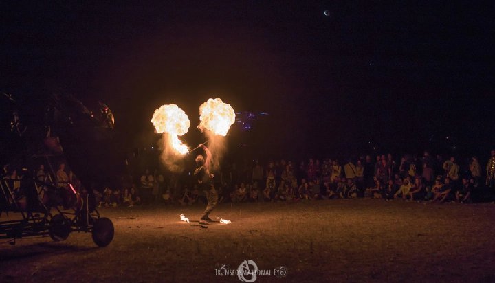 Vuur dansers sfeerbeeld 8