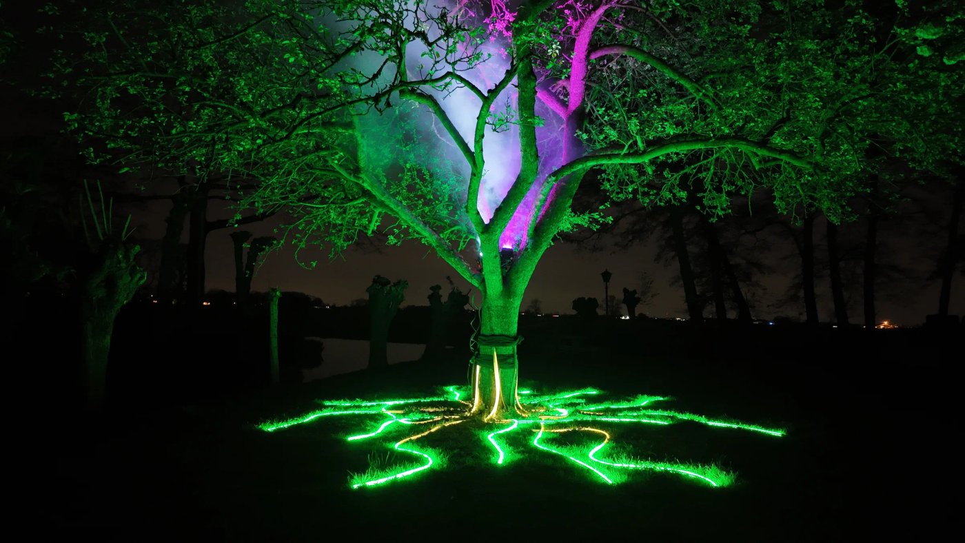 Tree of Life, boom met LED-draden als levend organisme