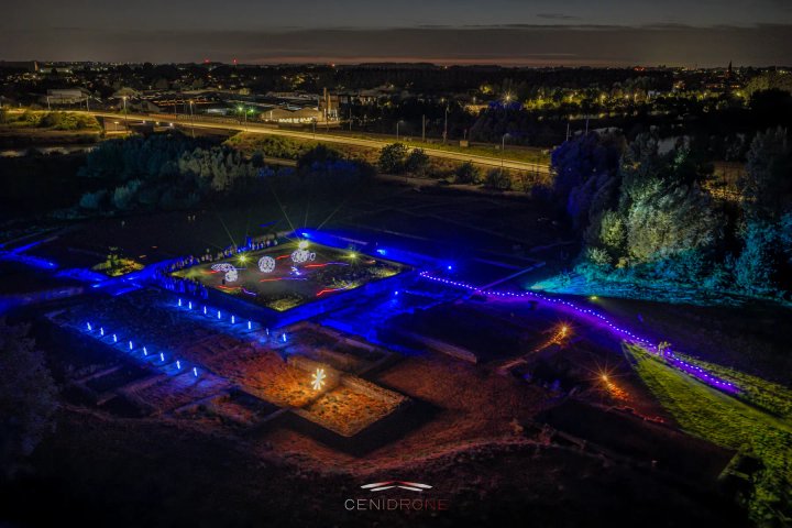 Luchtfoto van de verlichte historische site bij nacht