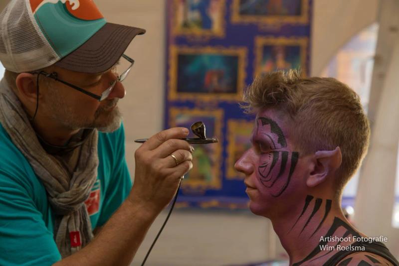 Make-up artiest aan het werk