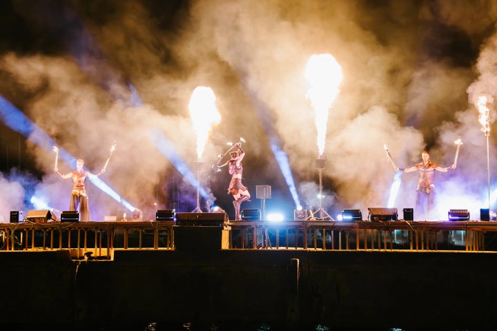 Eclipse vuurshow op het NOITADA-festival in Portimão