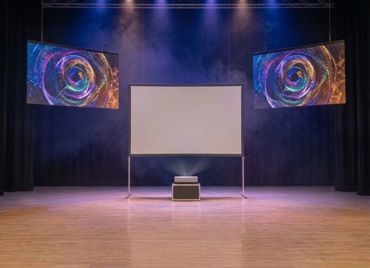 Video screen with personalised content