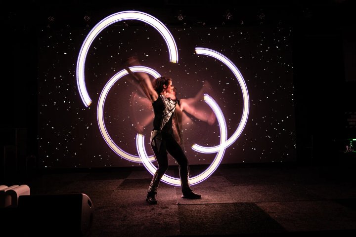LED by Light duo contentshow met logo projectie