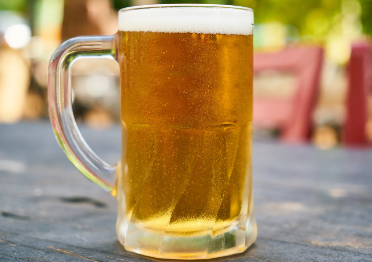 Can You Drink Alcohol and Still Lose Fat?