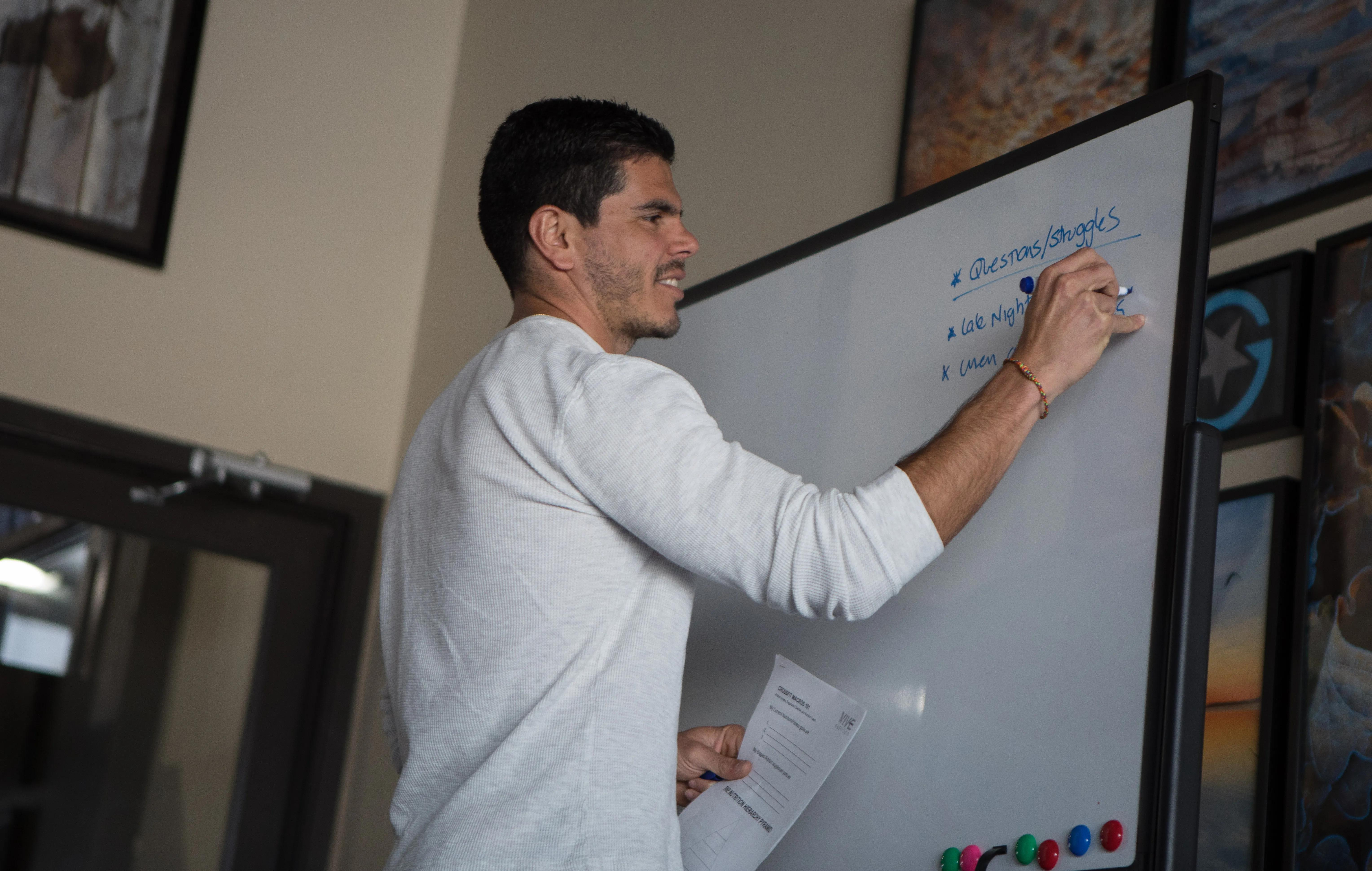 Andres Ayesta reviewing a nutrition plan with a client