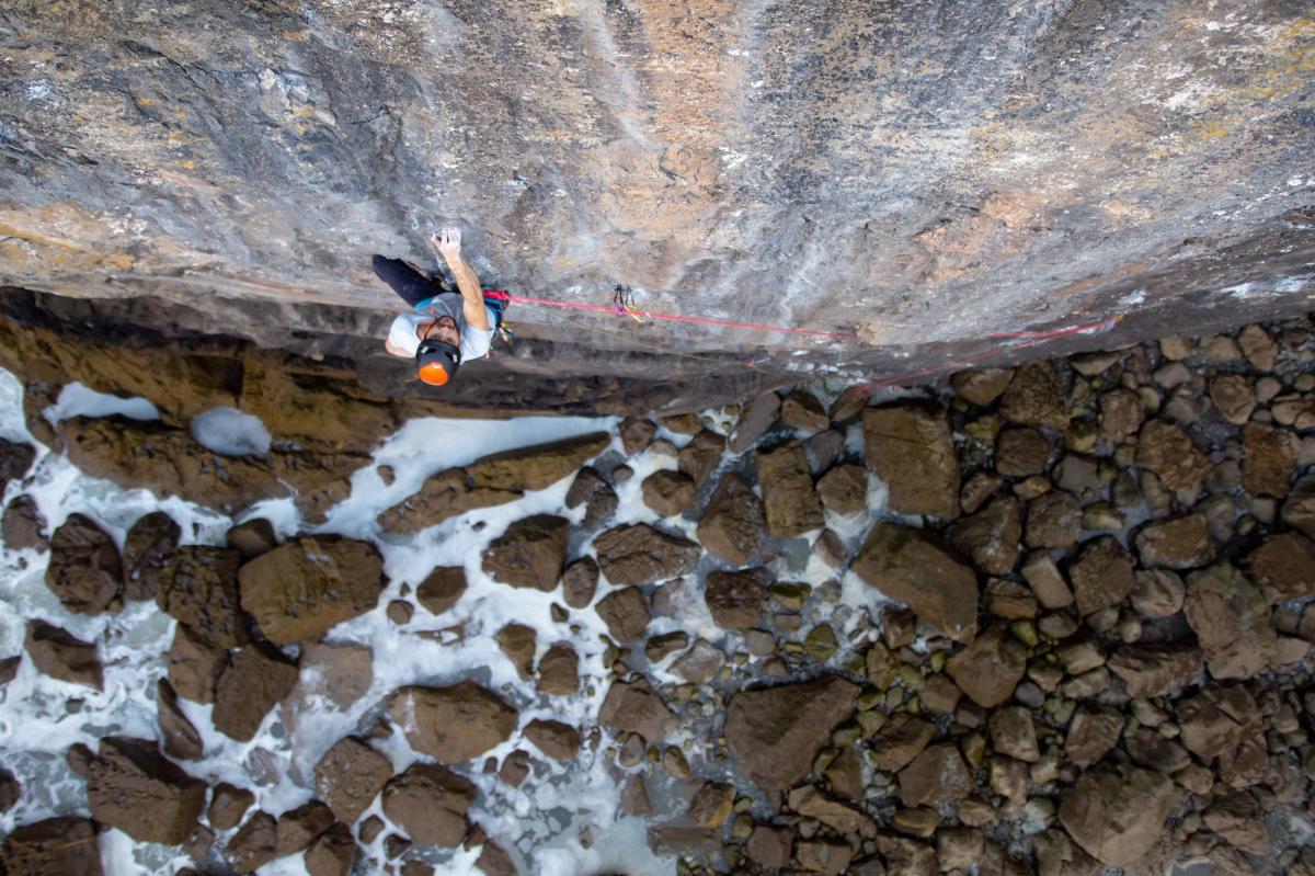 Beginner Fingerboard Training Guide: How to Build Finger Strength Safely for Climbing