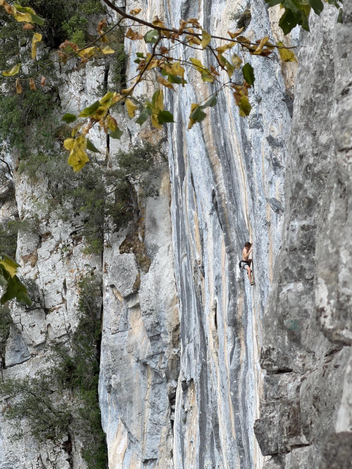 Can You Climb With a Finger Injury? What to Keep Training and What to Stop