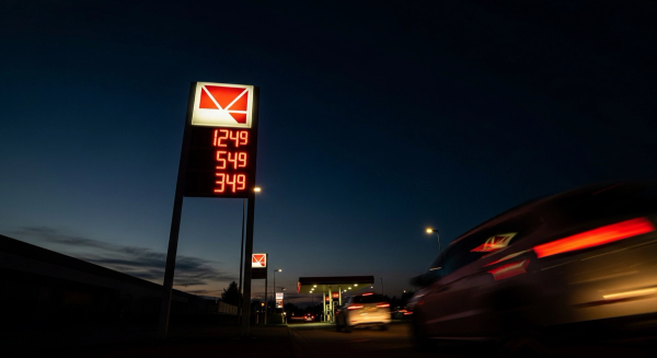 The Pump Swallows the Refund: Sizing Up the Emerging Retail Divergence
