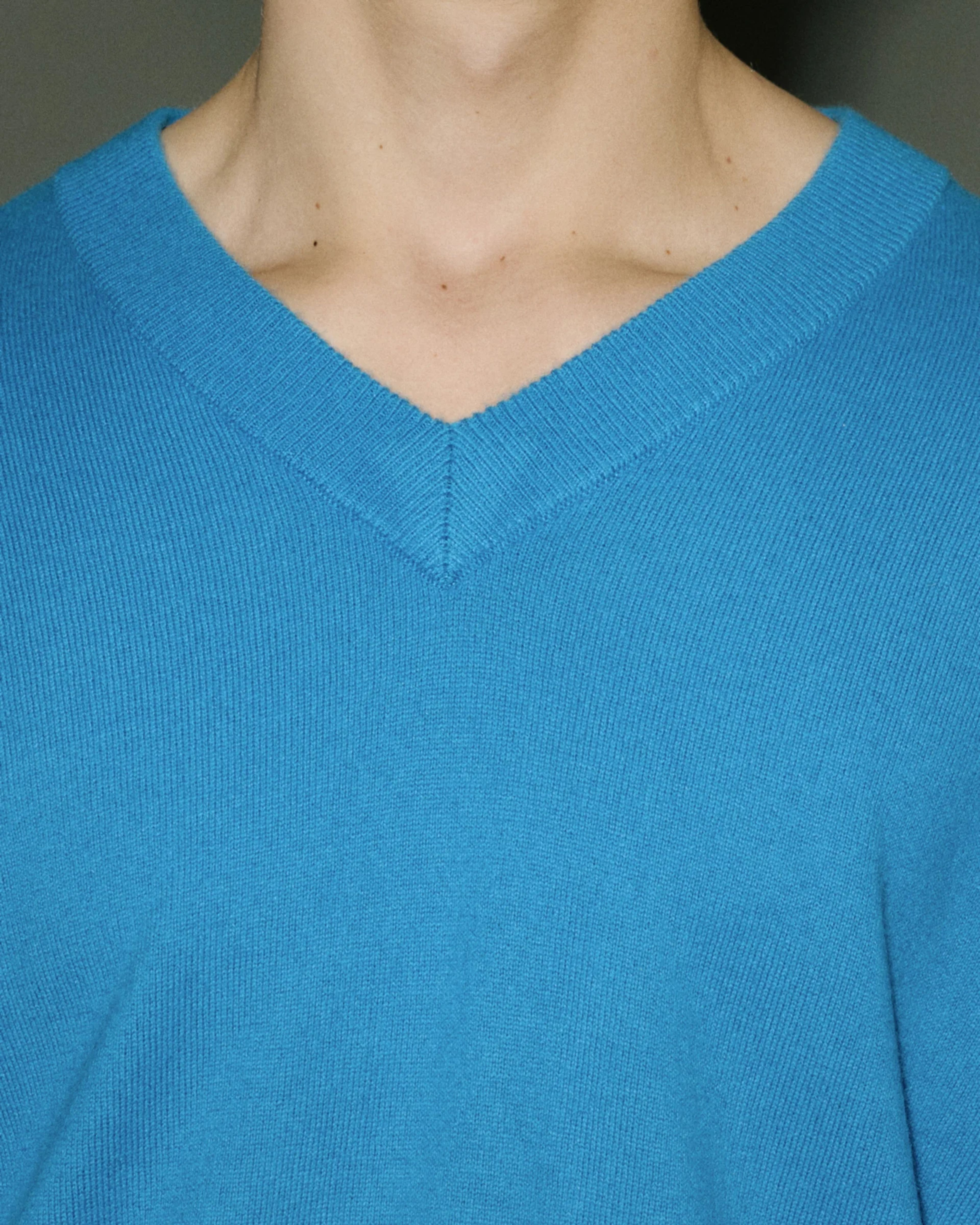 Knit Cashmere V Neck Bondi Blue - Image 2
