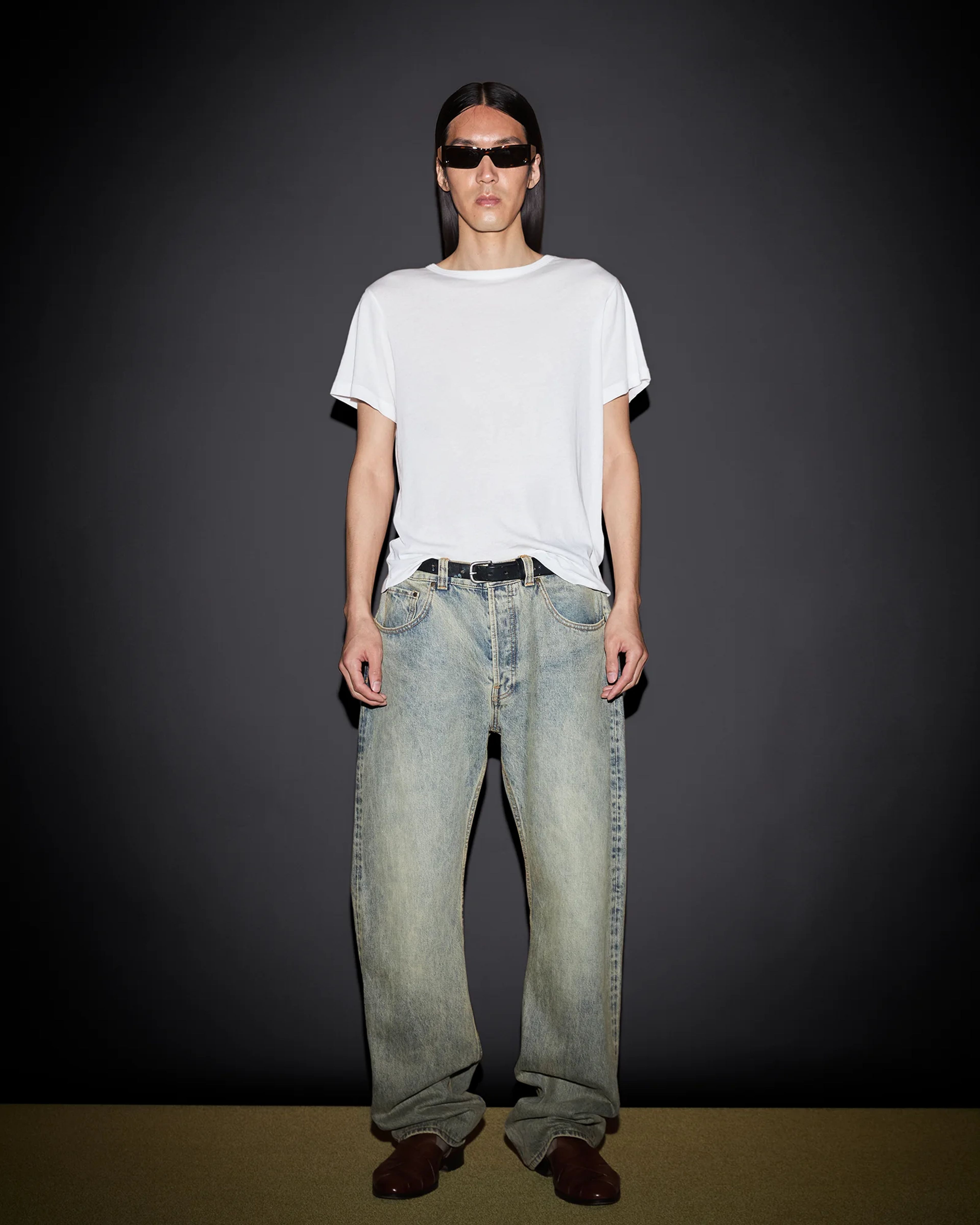 mini-tee-white photo model