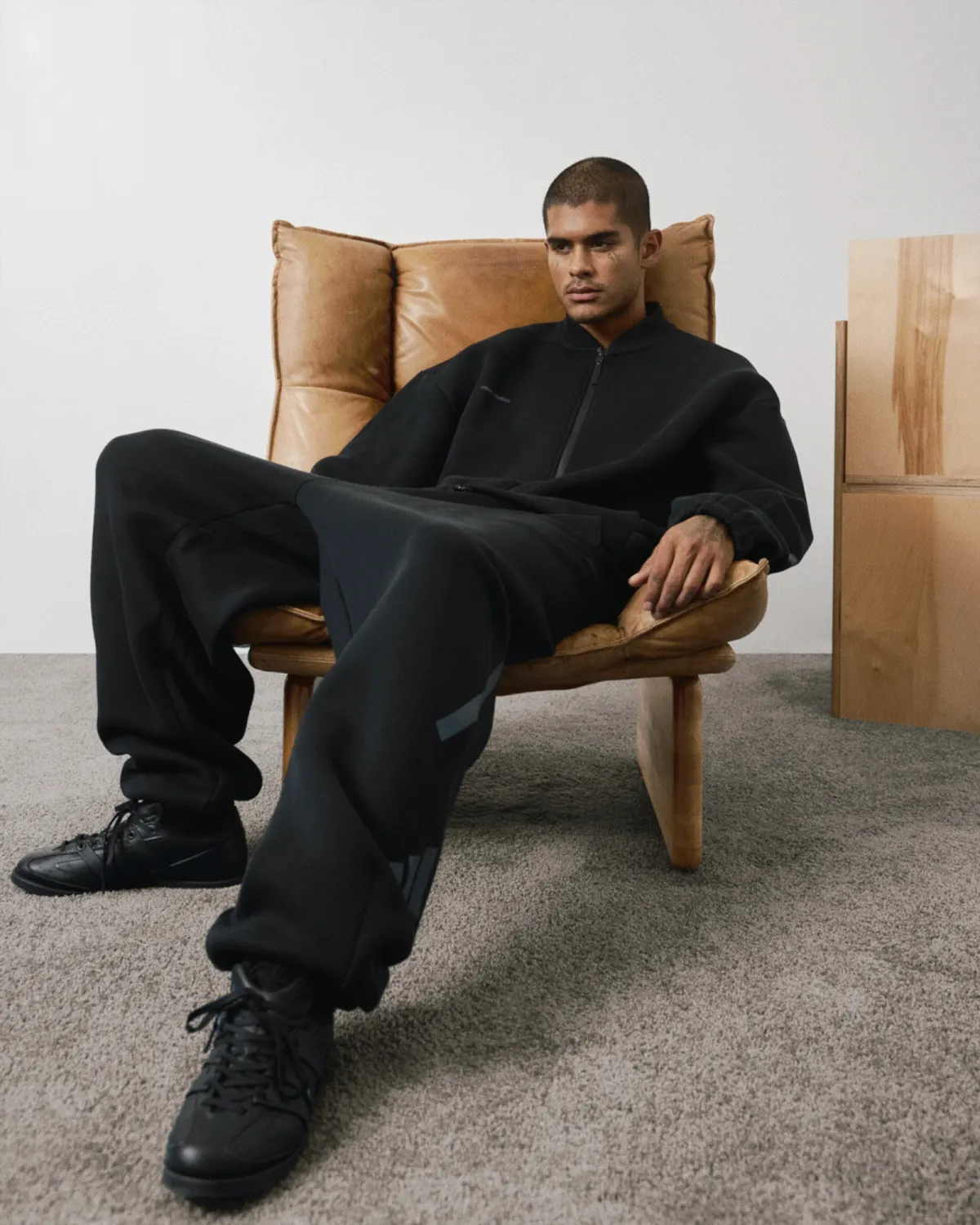 Z.N.E. Full Zip Knit Black - Image 2