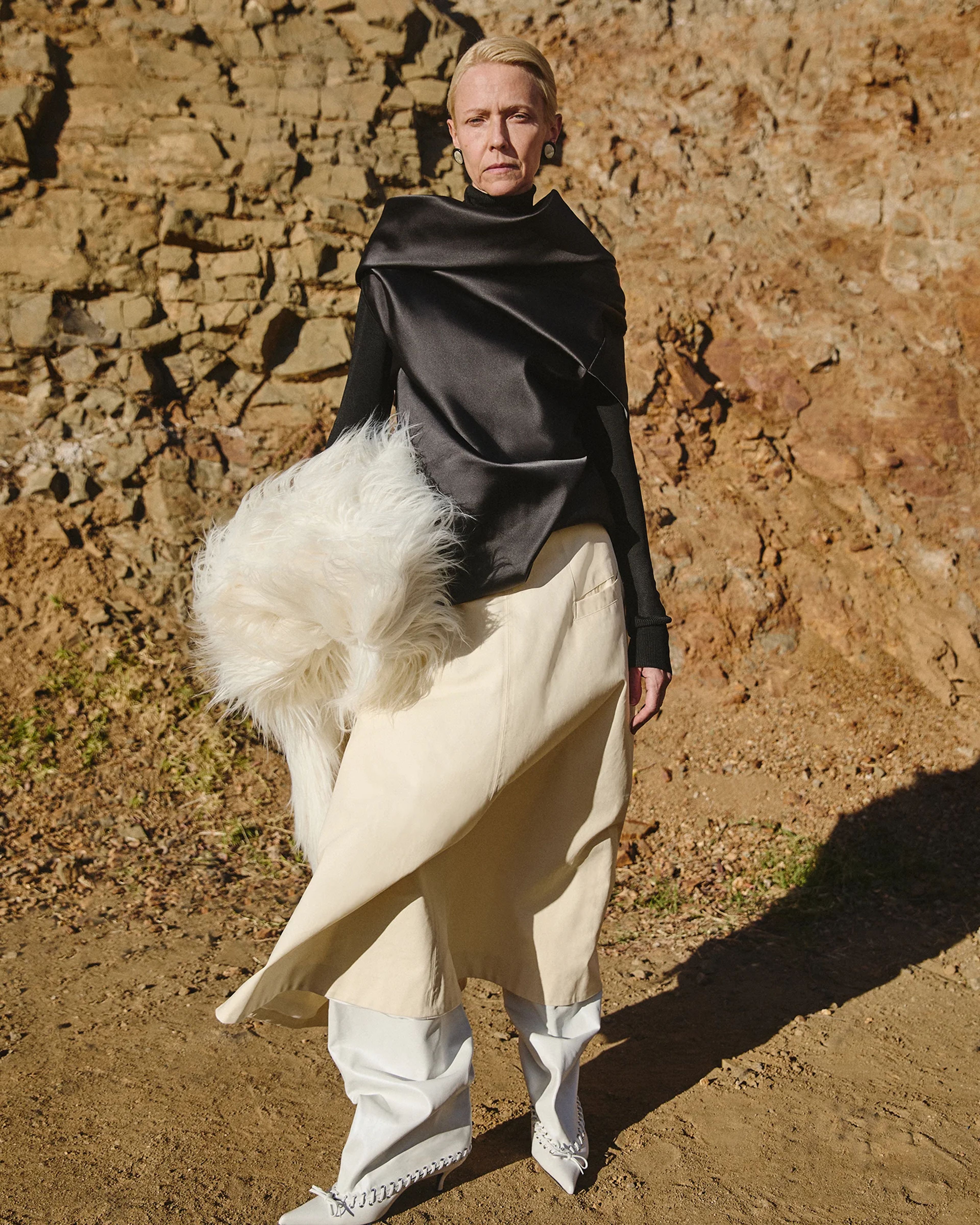 Moulded Top Black Sateen - Image 2