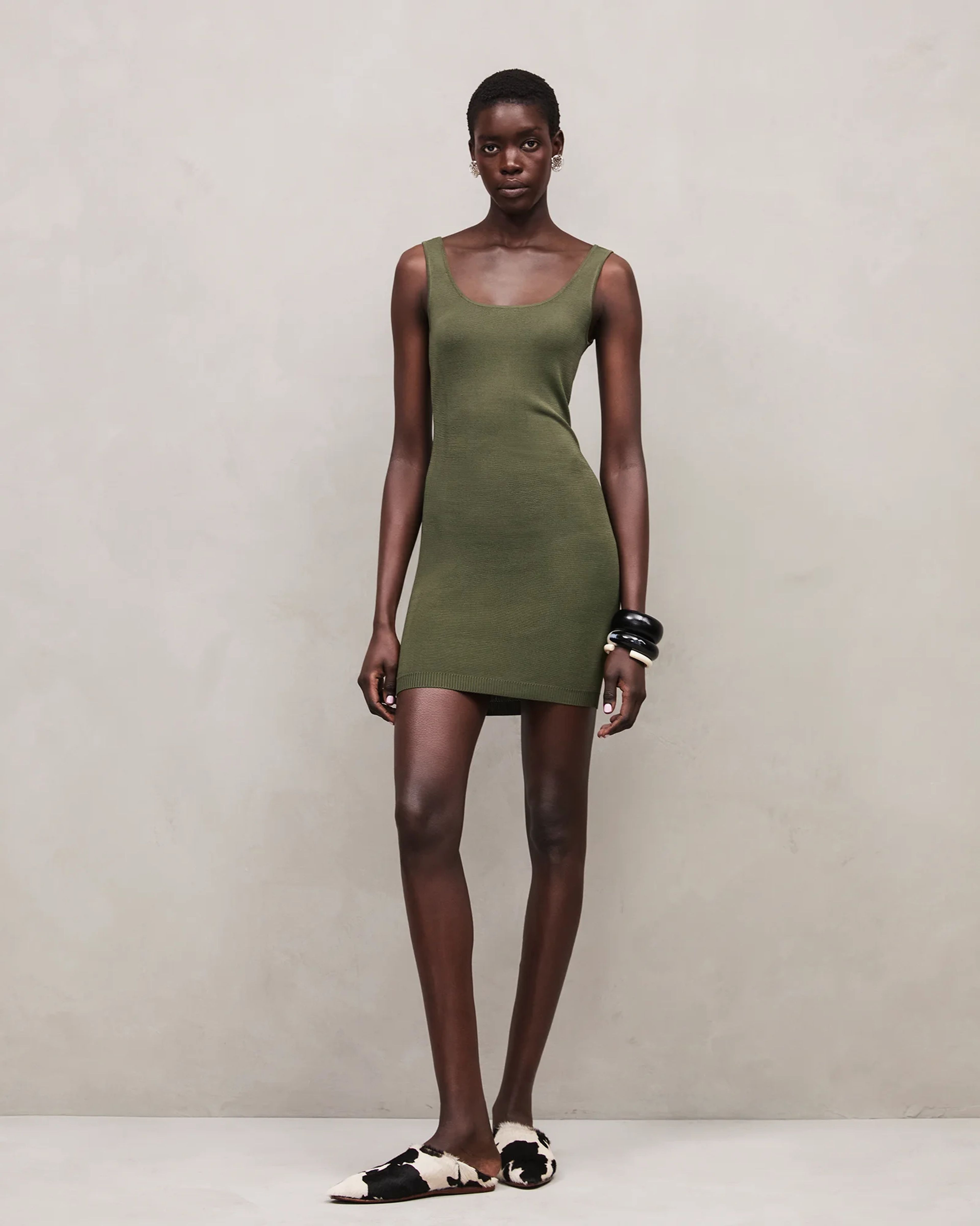 square-neck-mini-moss photo model