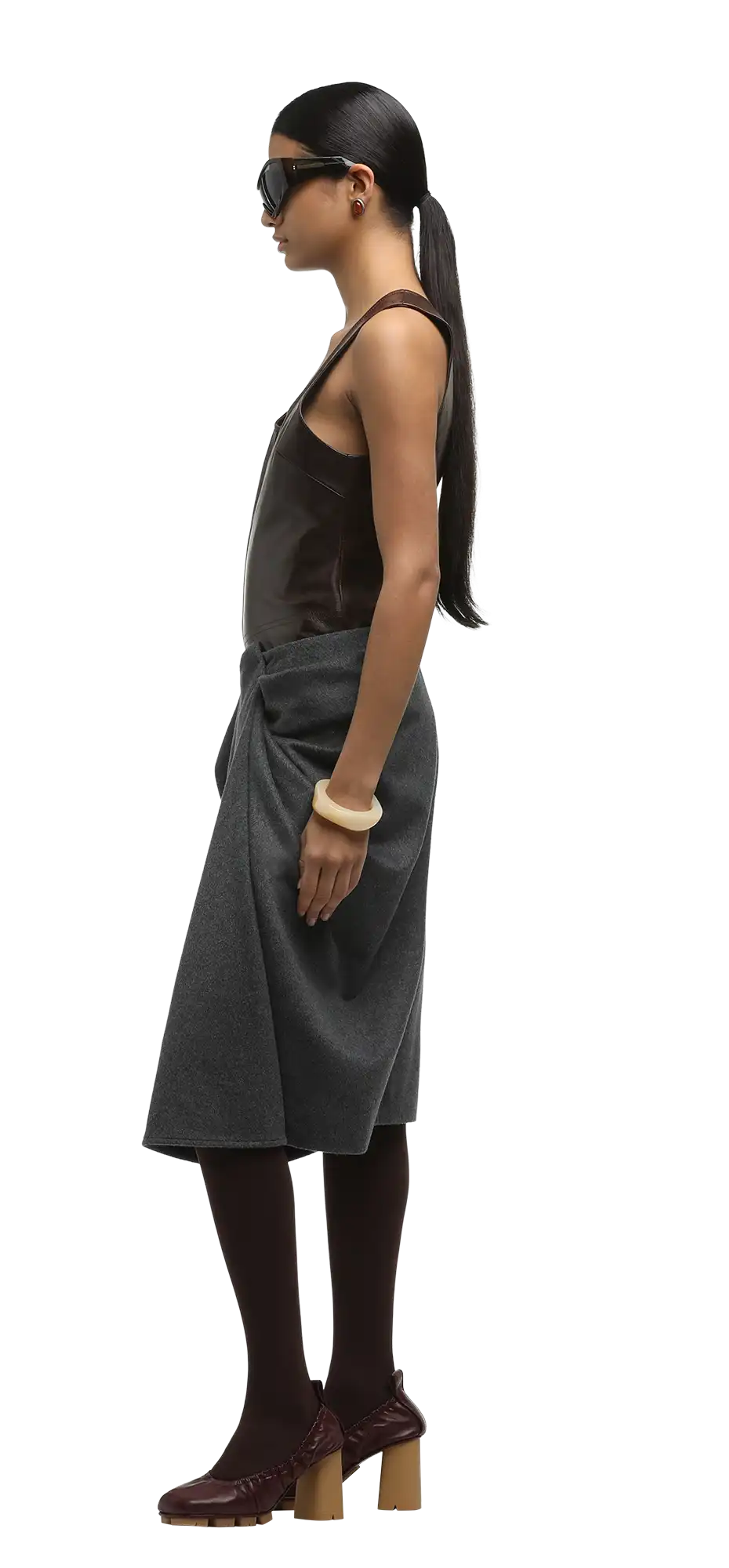 leather-tank-dark-brown character left view