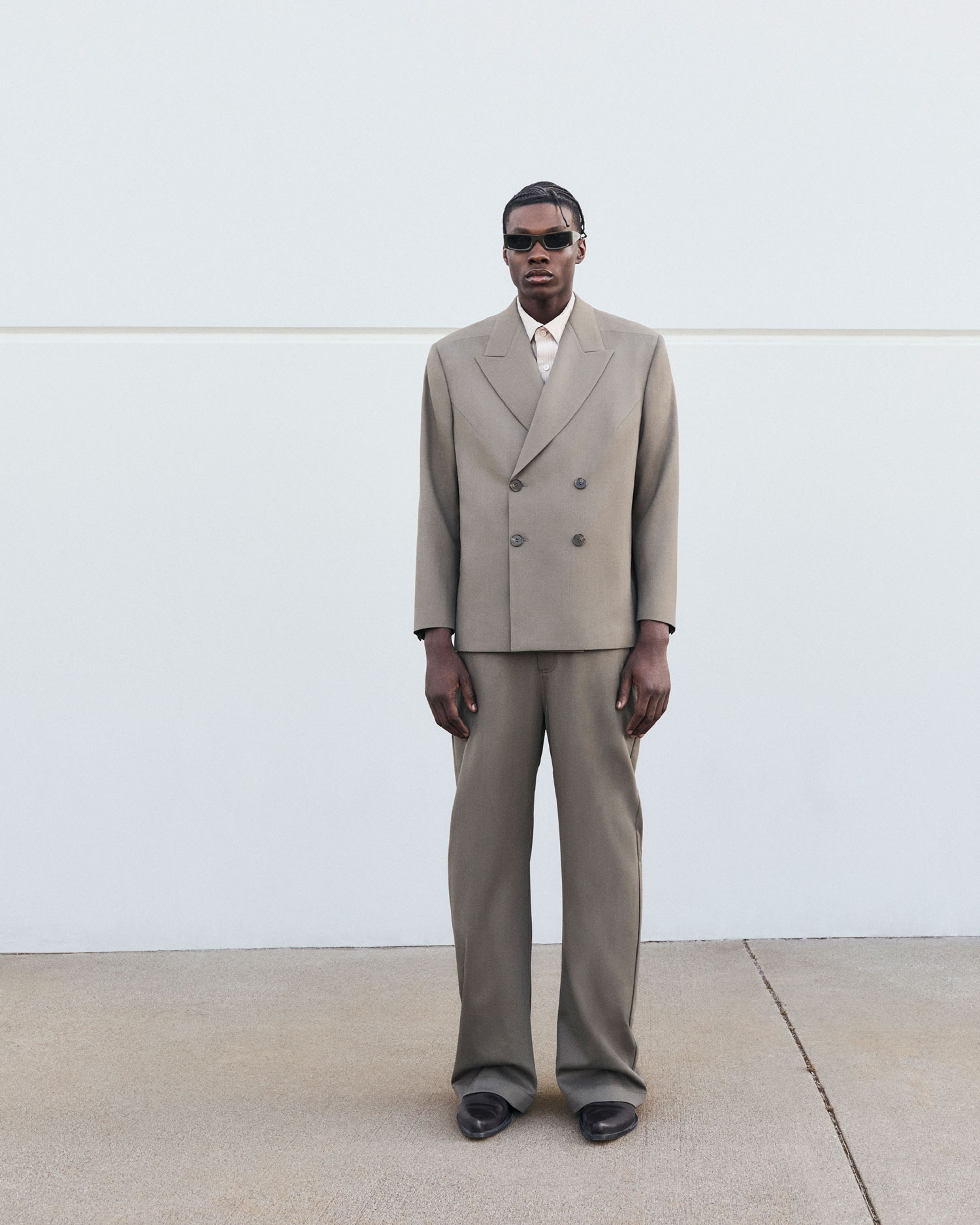 elemental-gloss-brown photo model