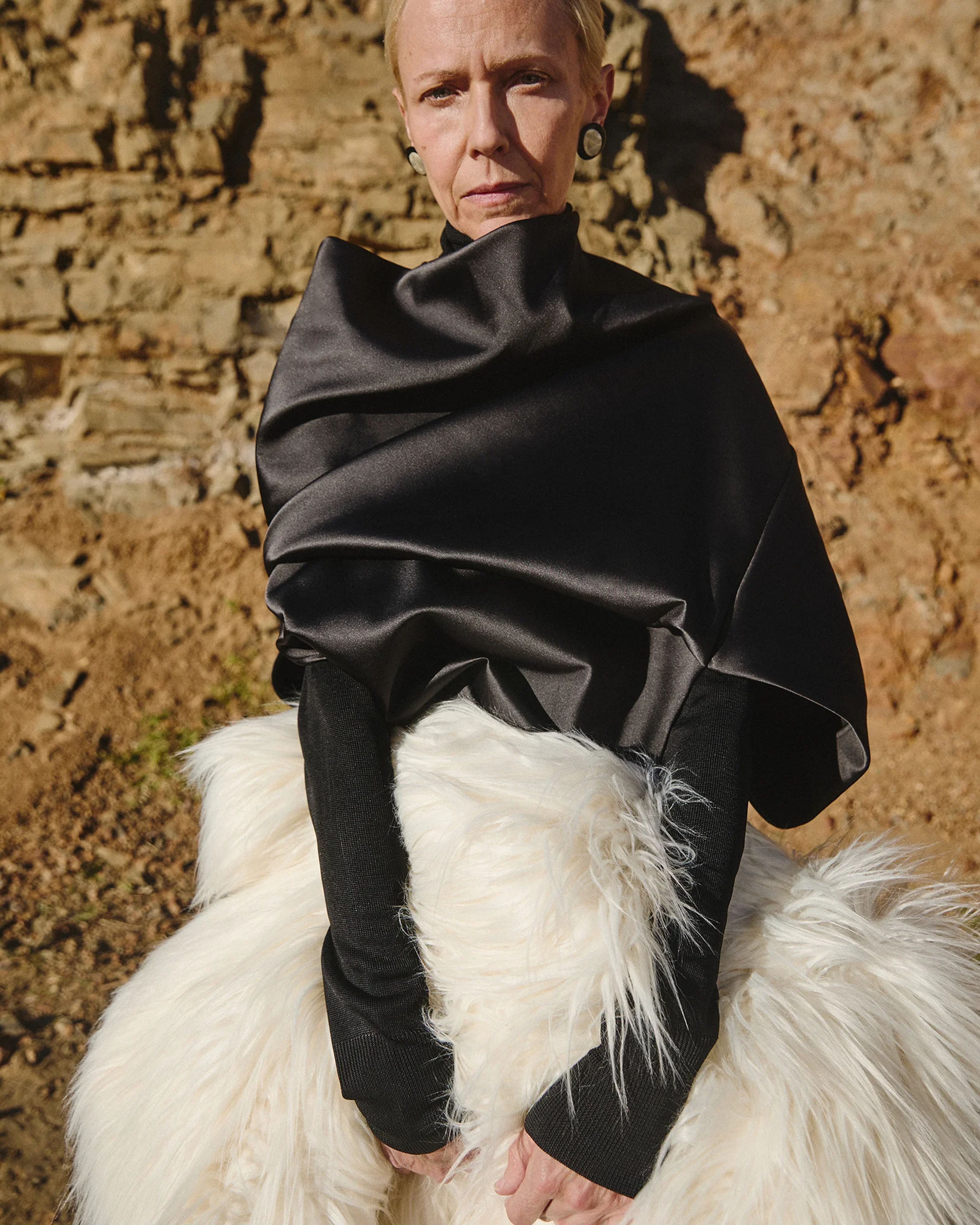 Moulded Top Black Sateen - Image 1