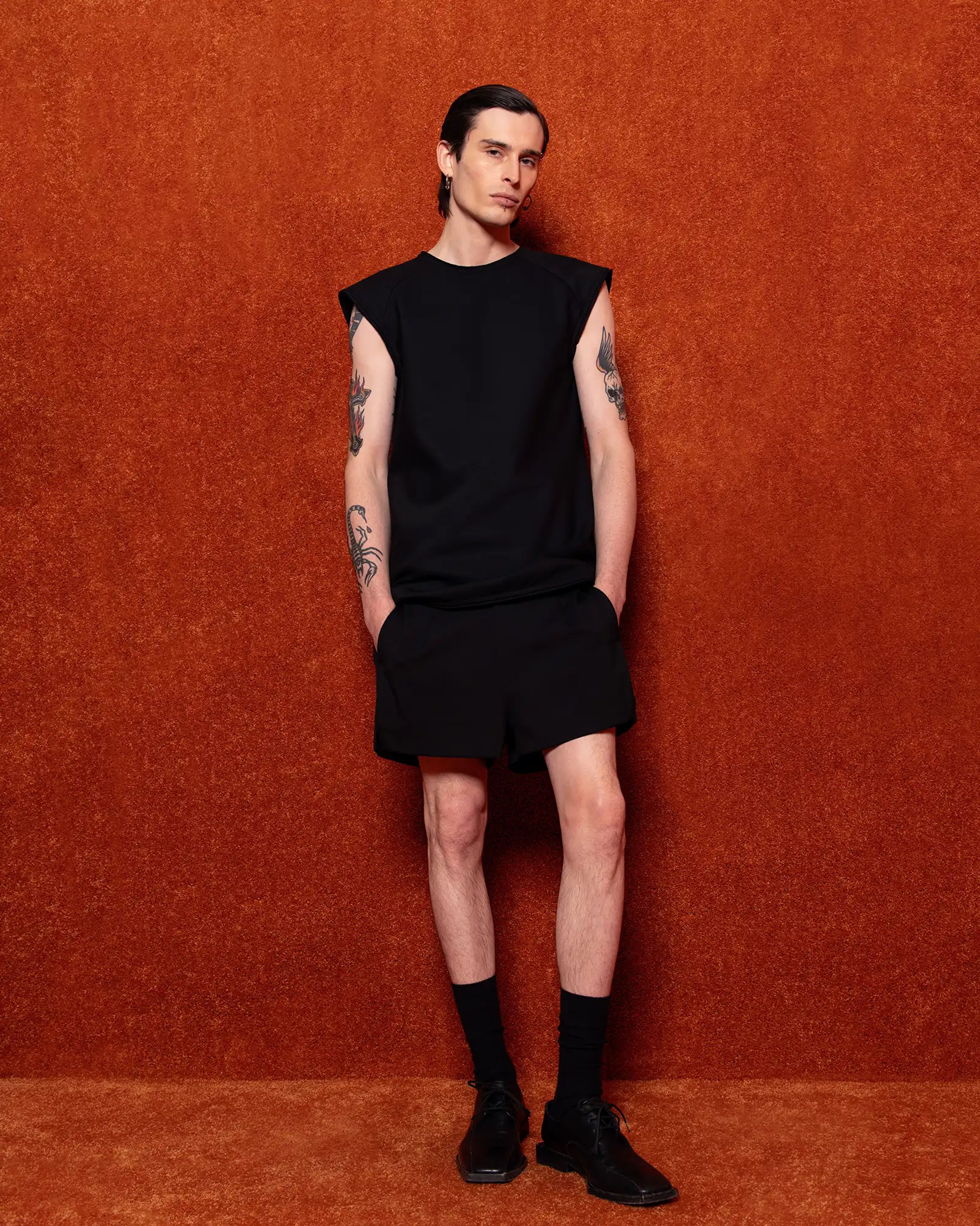 Puny Short Black Wool - Image 1